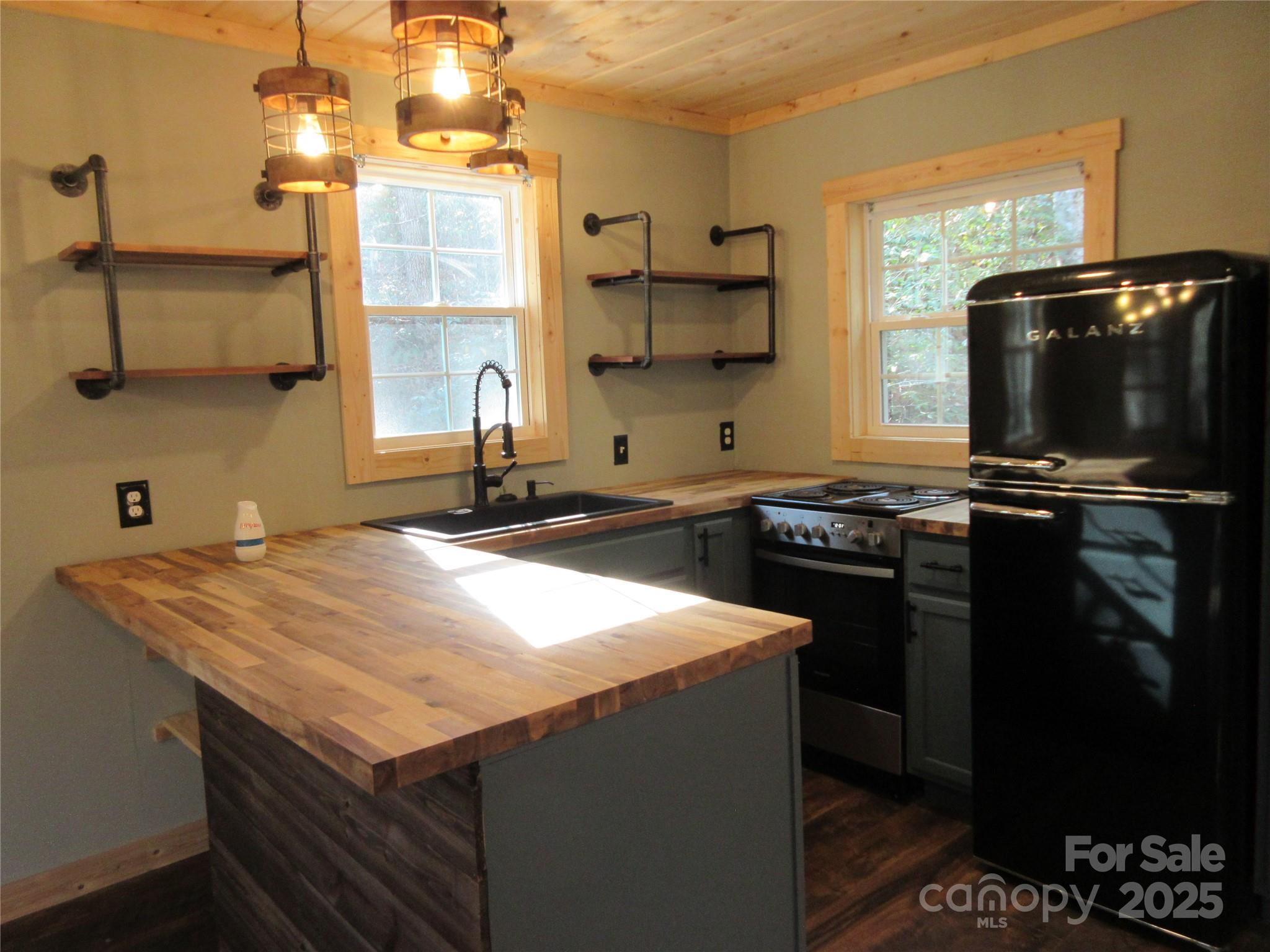 30 Rainbow Lake Circle — Black Mountain