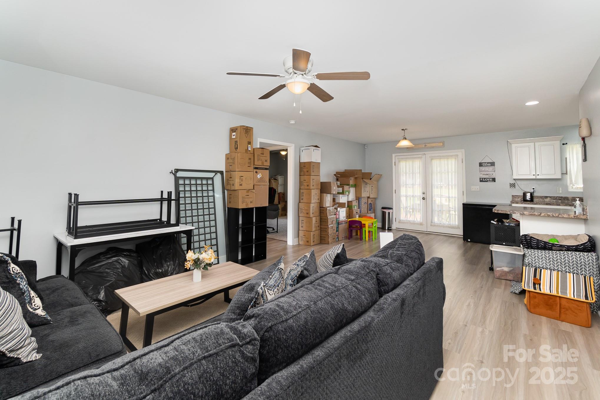 2211 Airport Road — Lancaster