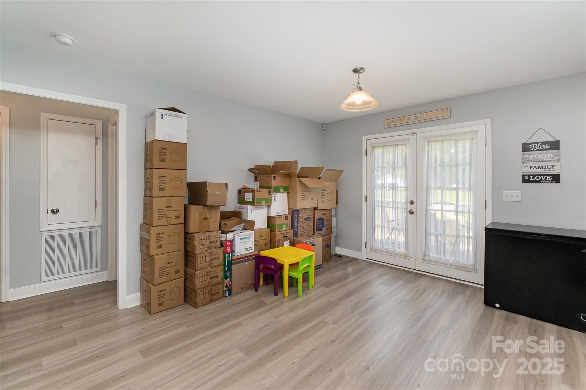 2211 Airport Road — Lancaster