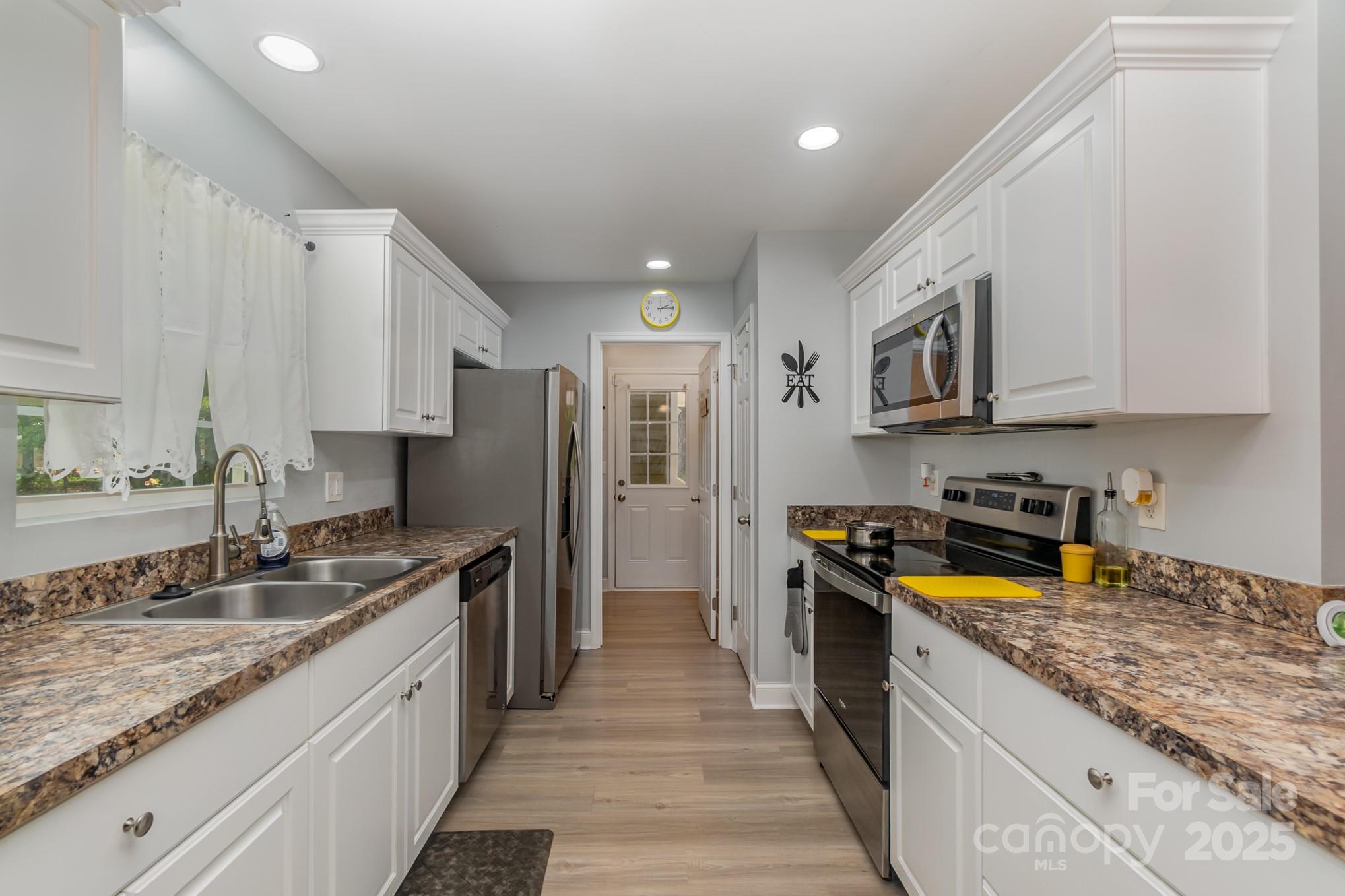 2211 Airport Road — Lancaster
