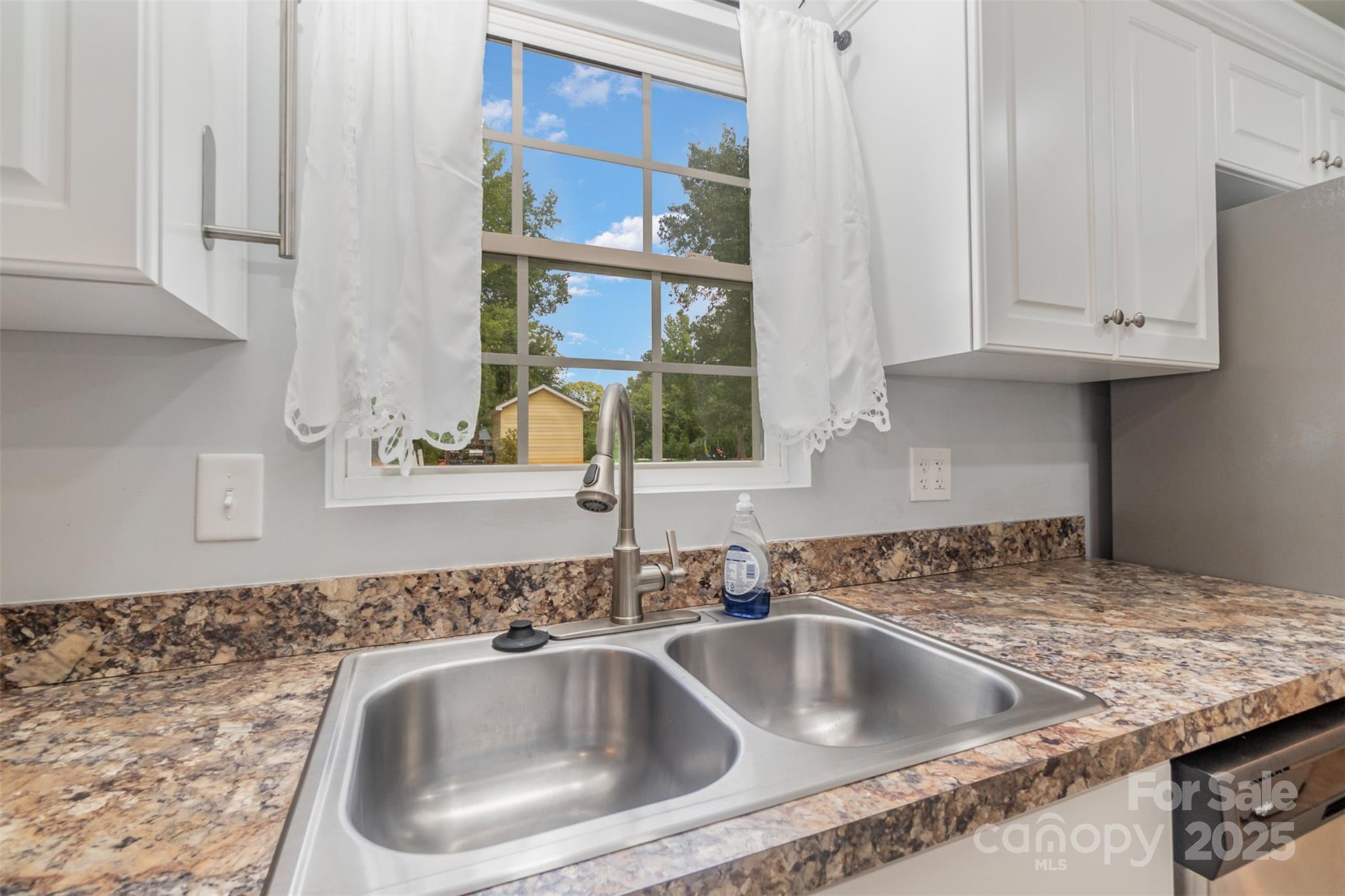 2211 Airport Road — Lancaster