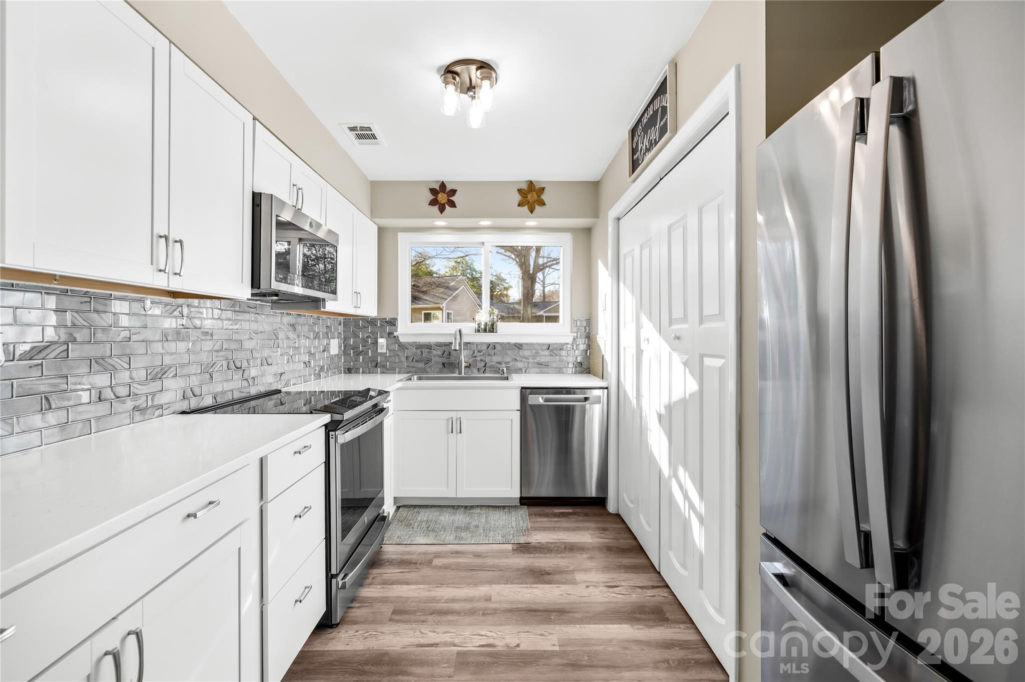 911 Sardis Cove Drive — Charlotte