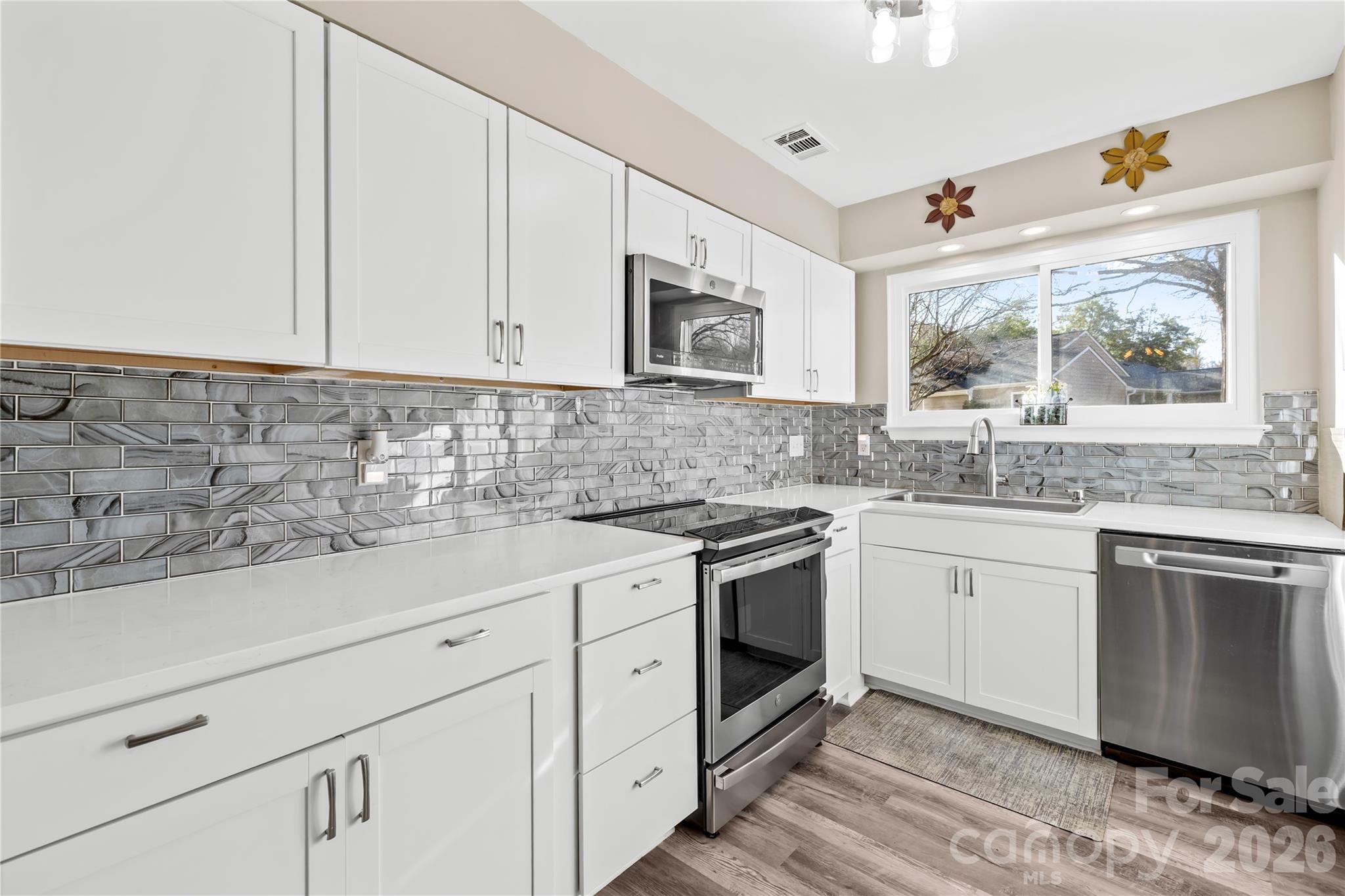 911 Sardis Cove Drive — Charlotte