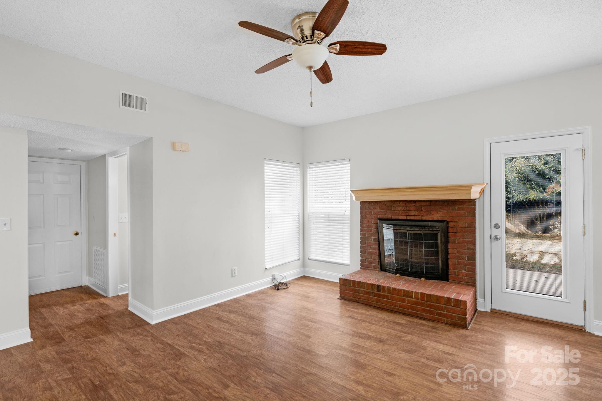 6109 Tartan Green Court — Charlotte