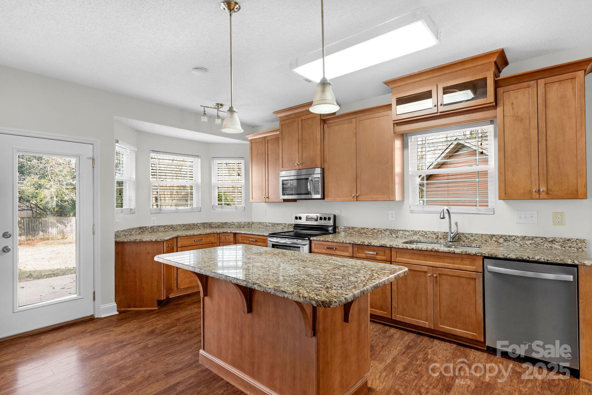 6109 Tartan Green Court — Charlotte