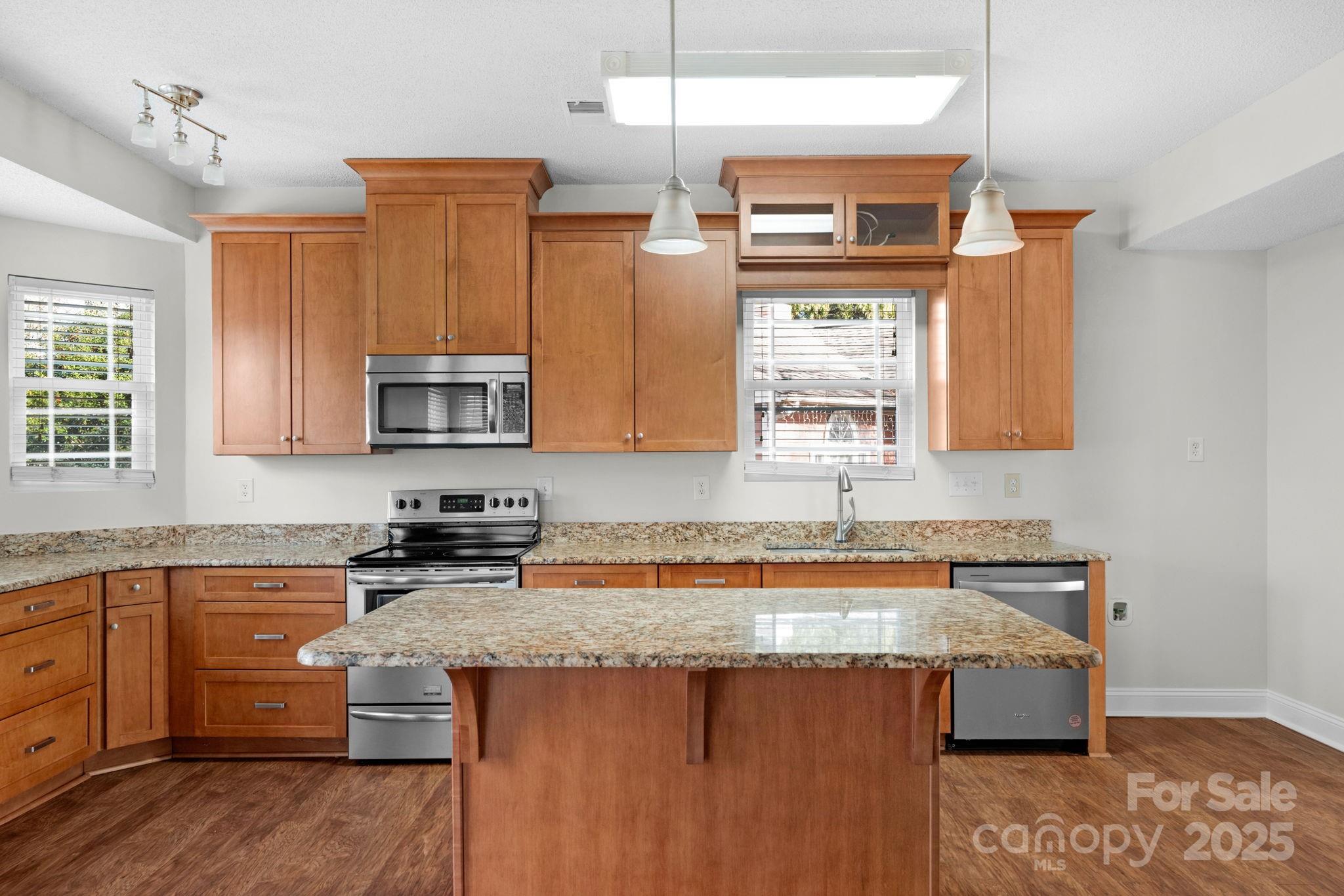 6109 Tartan Green Court — Charlotte