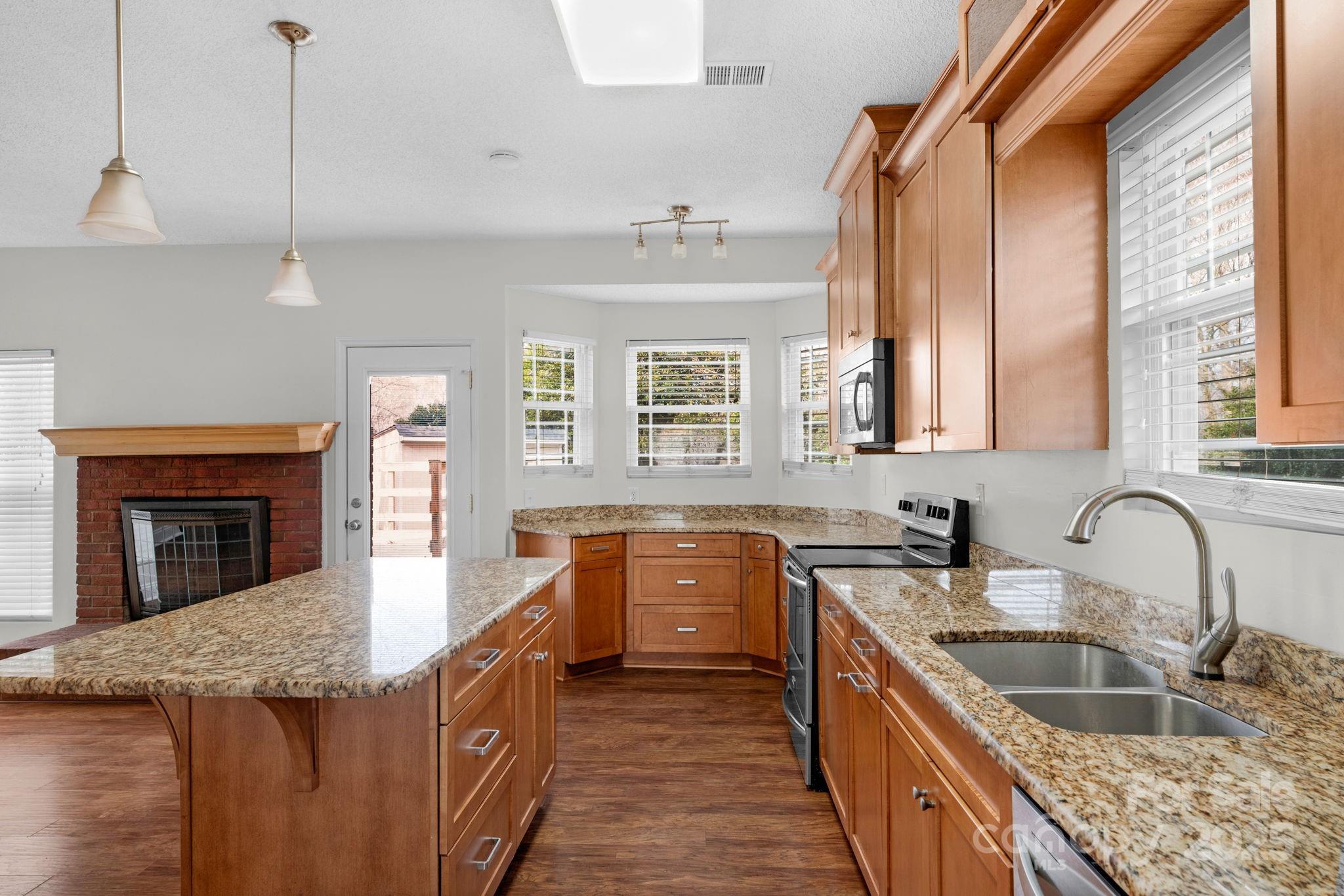 6109 Tartan Green Court — Charlotte