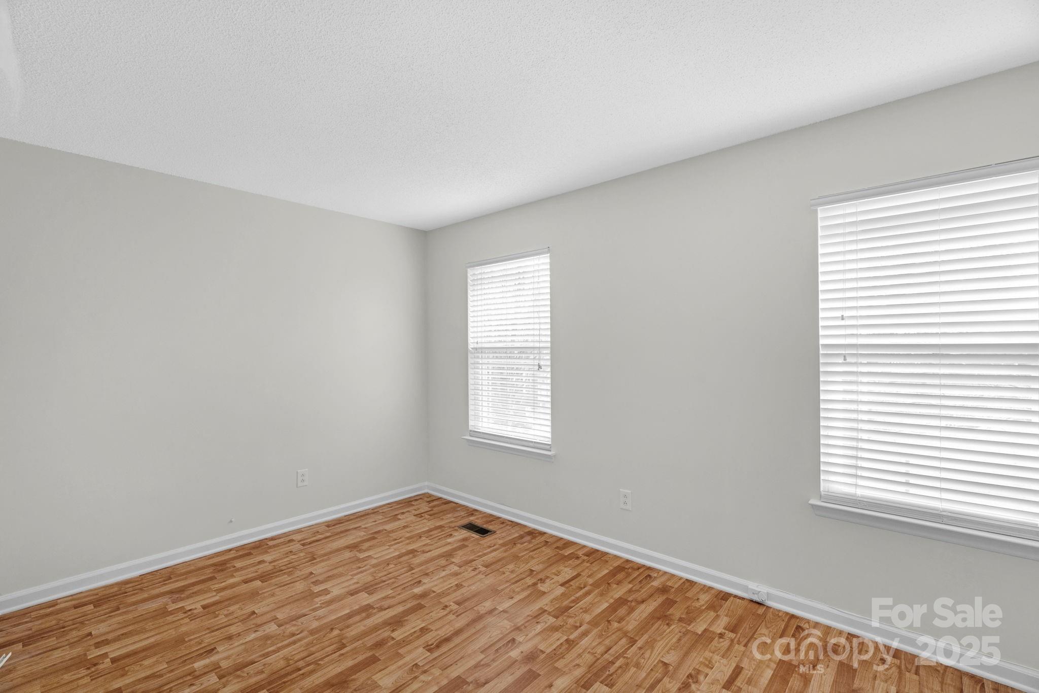 6109 Tartan Green Court — Charlotte