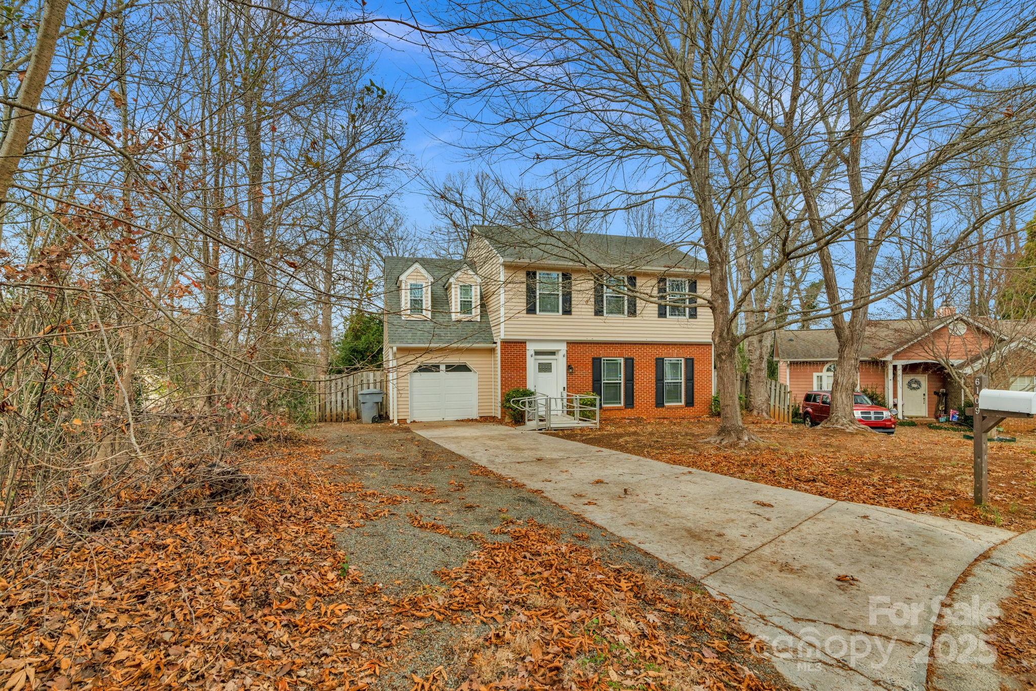 6109 Tartan Green Court — Charlotte