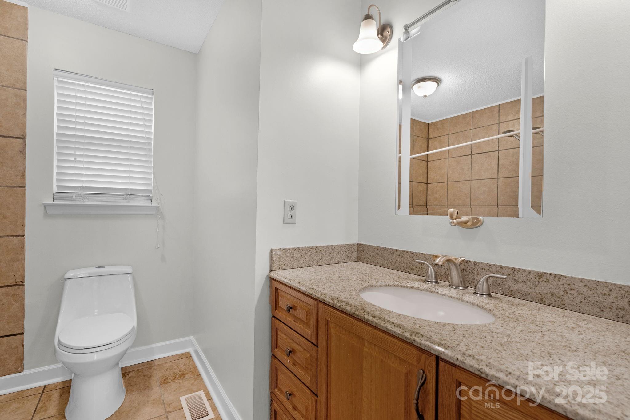 6109 Tartan Green Court — Charlotte