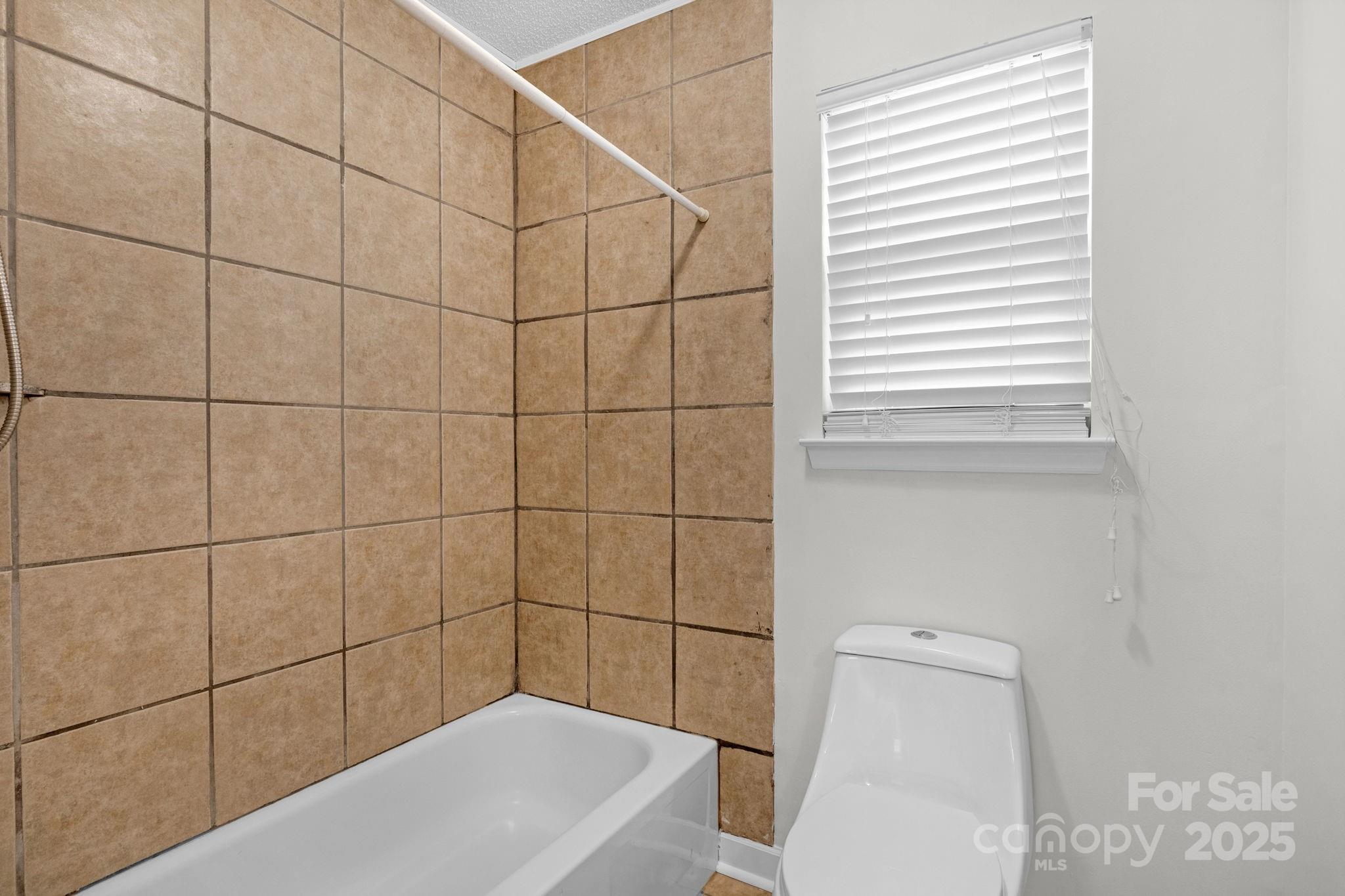 6109 Tartan Green Court — Charlotte