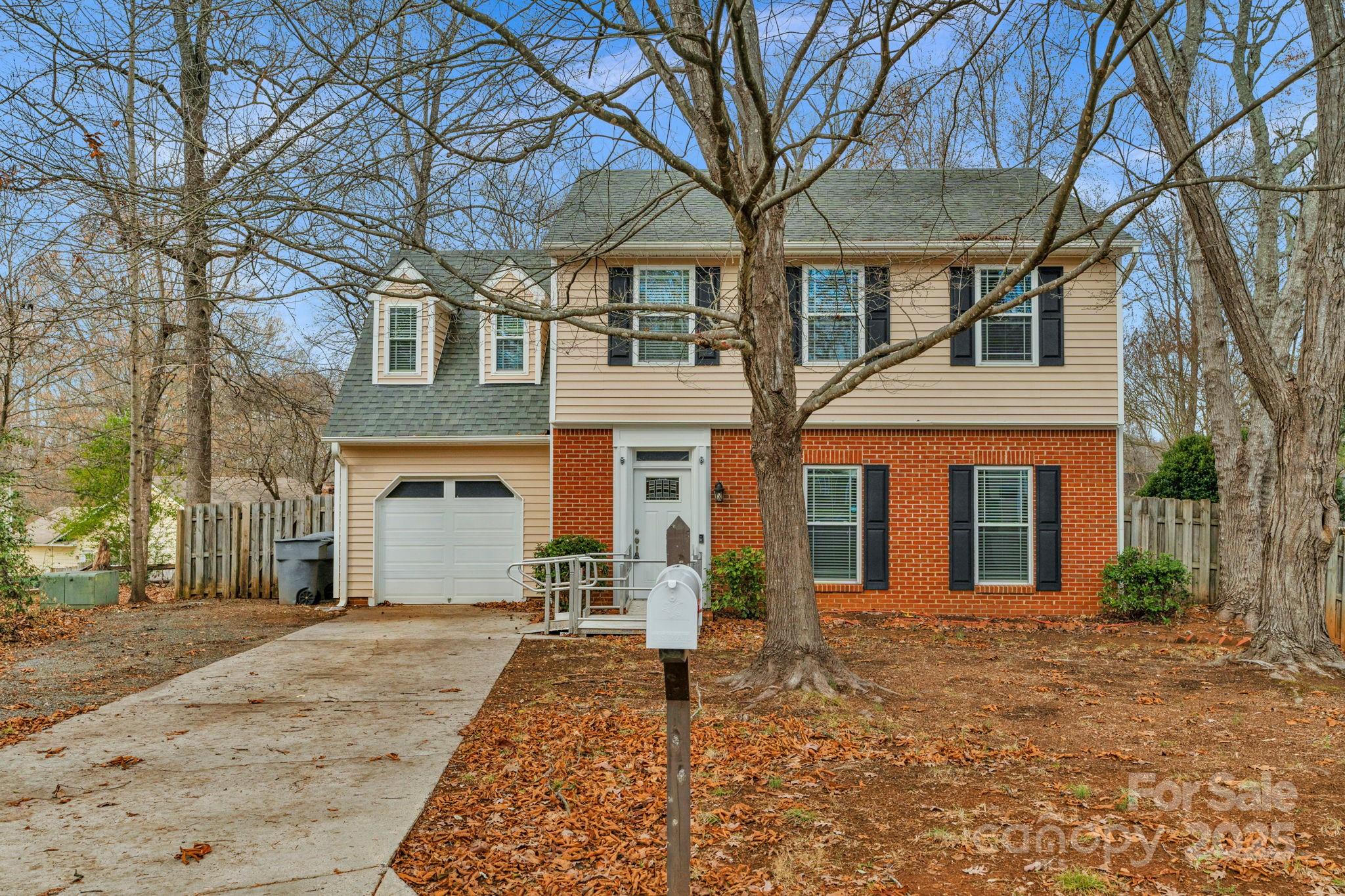 6109 Tartan Green Court — Charlotte