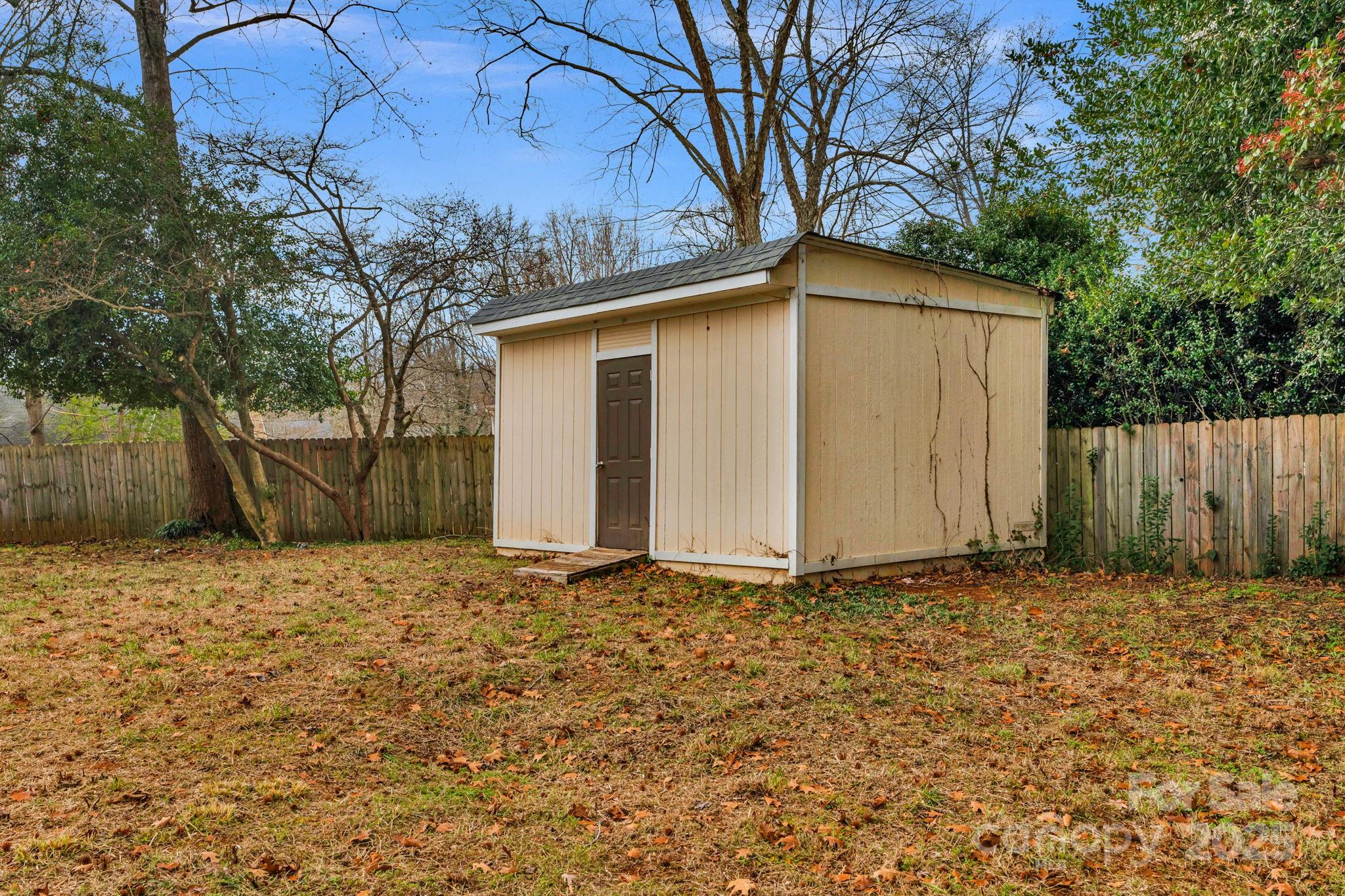 6109 Tartan Green Court — Charlotte