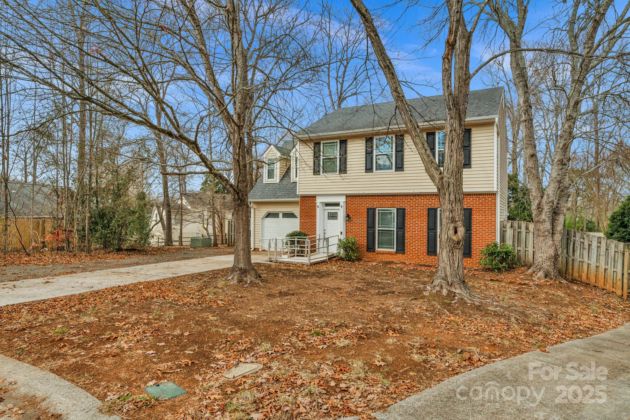 6109 Tartan Green Court — Charlotte