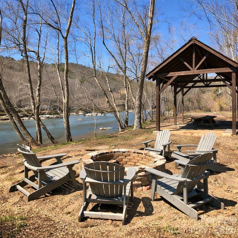 901 Wild River Run — Marshall