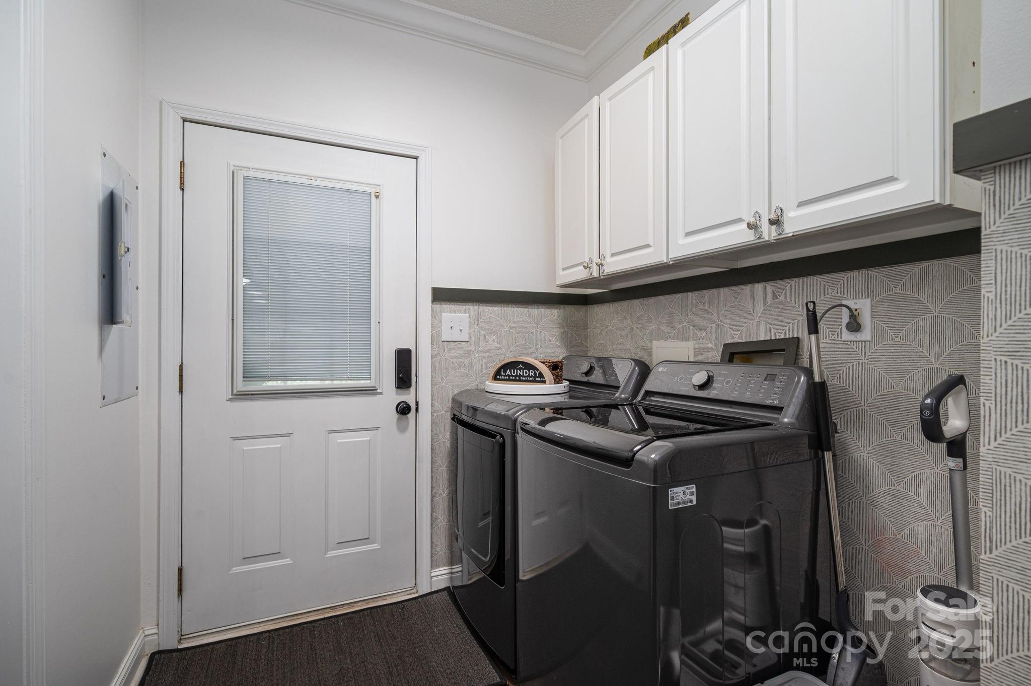 1575 Lewis Farm Road — Kings Mountain