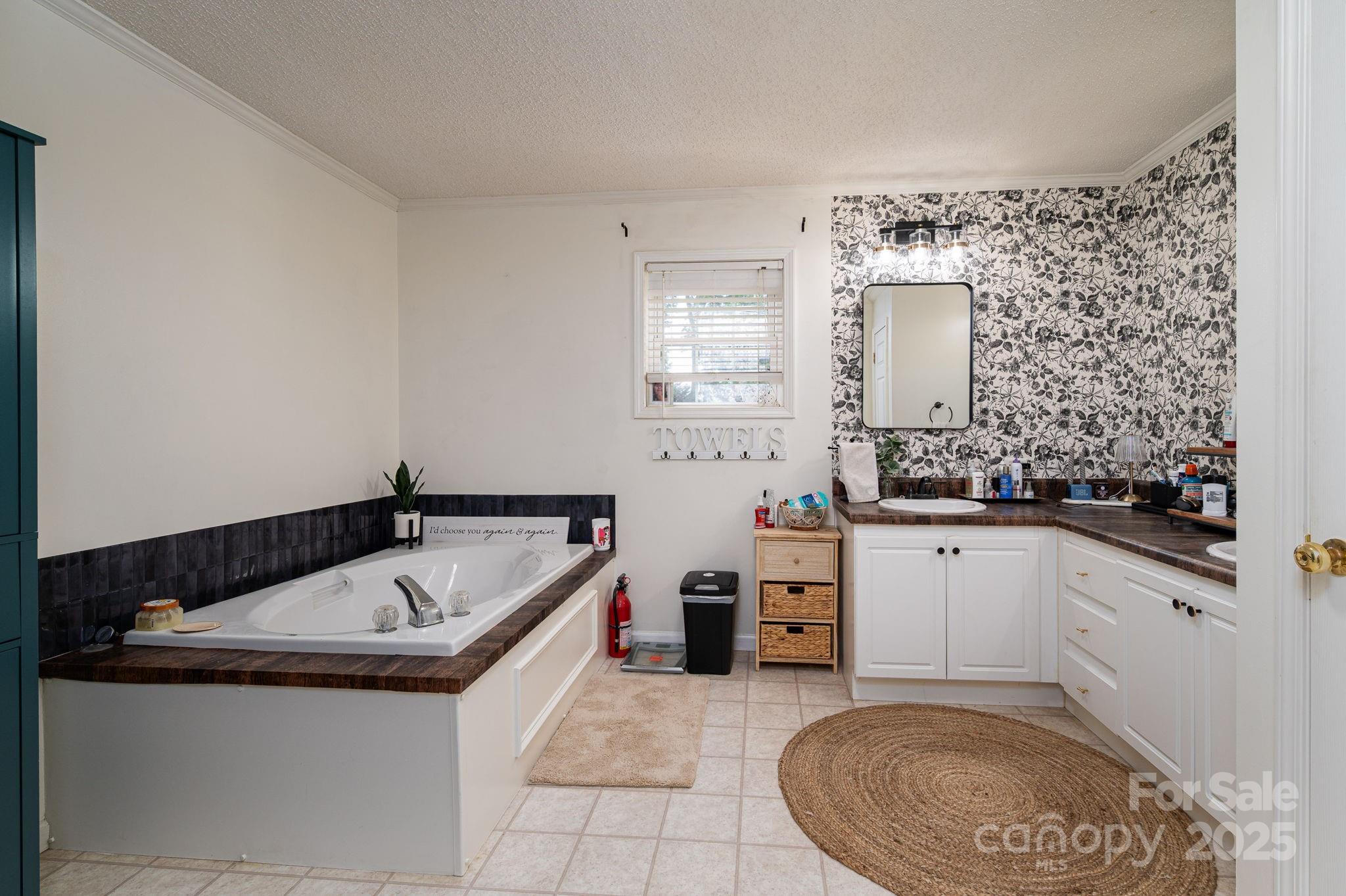 1575 Lewis Farm Road — Kings Mountain