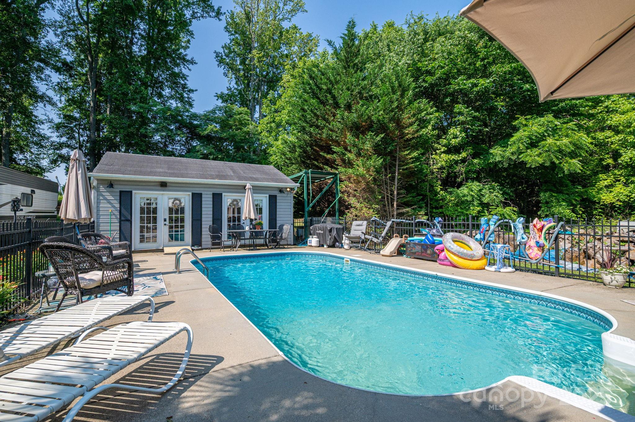 1575 Lewis Farm Road — Kings Mountain