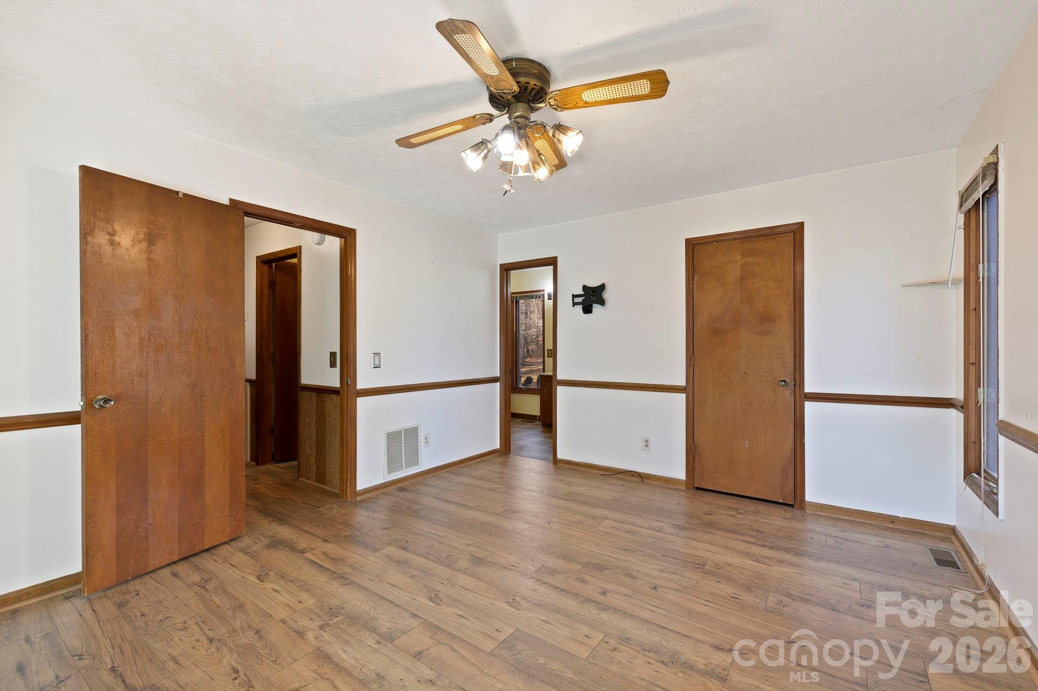 40 Country Bear Lane — Flat Rock
