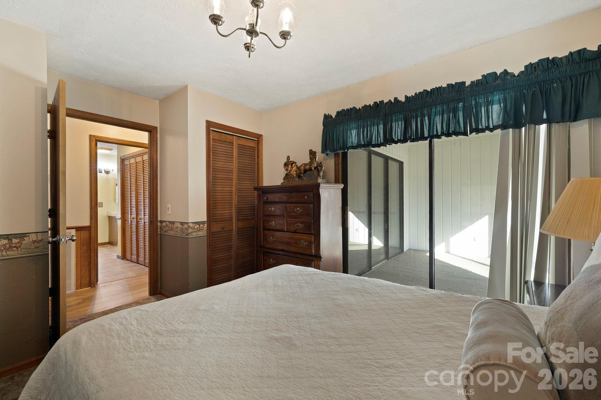 40 Country Bear Lane — Flat Rock