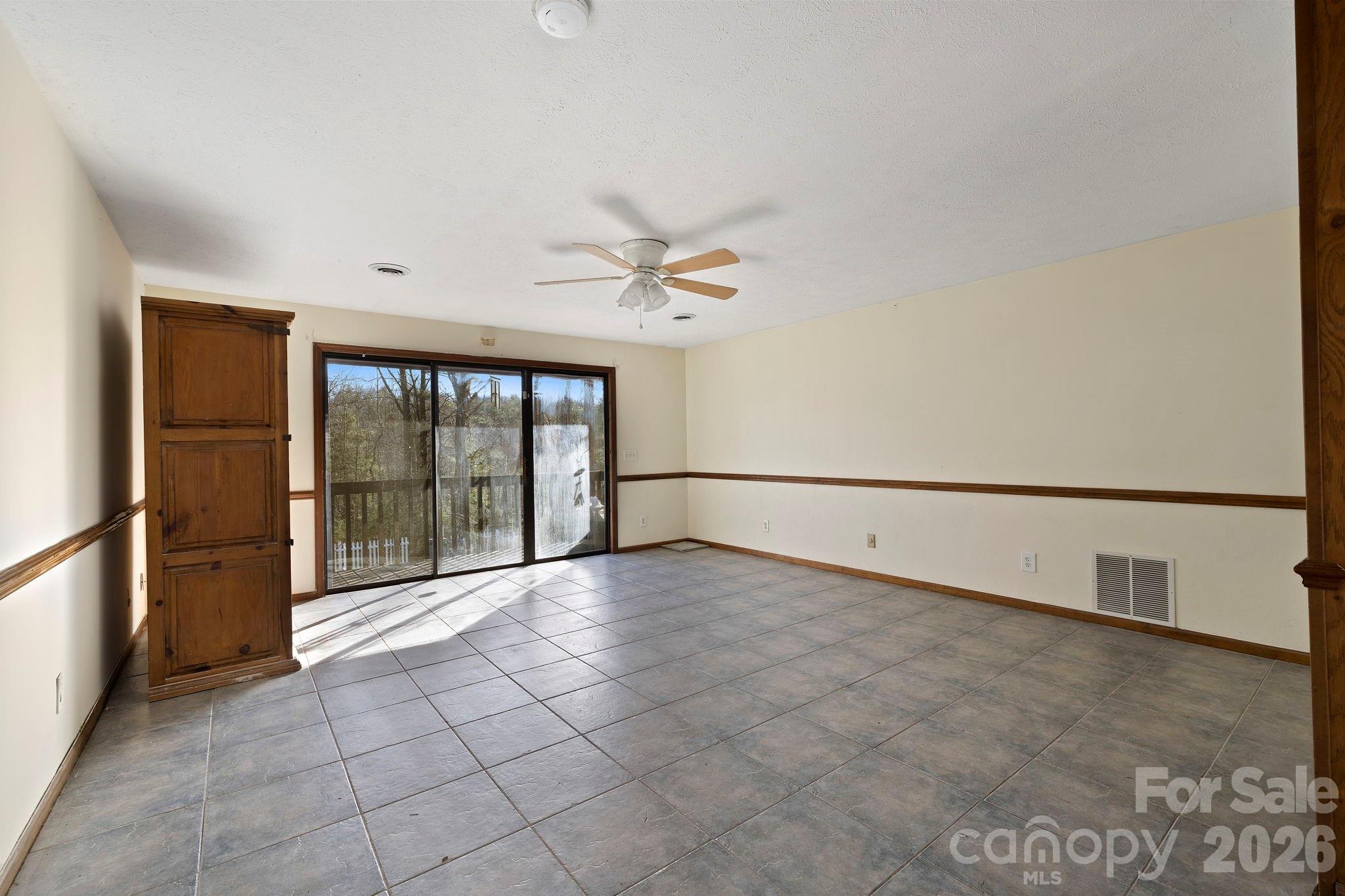 40 Country Bear Lane — Flat Rock