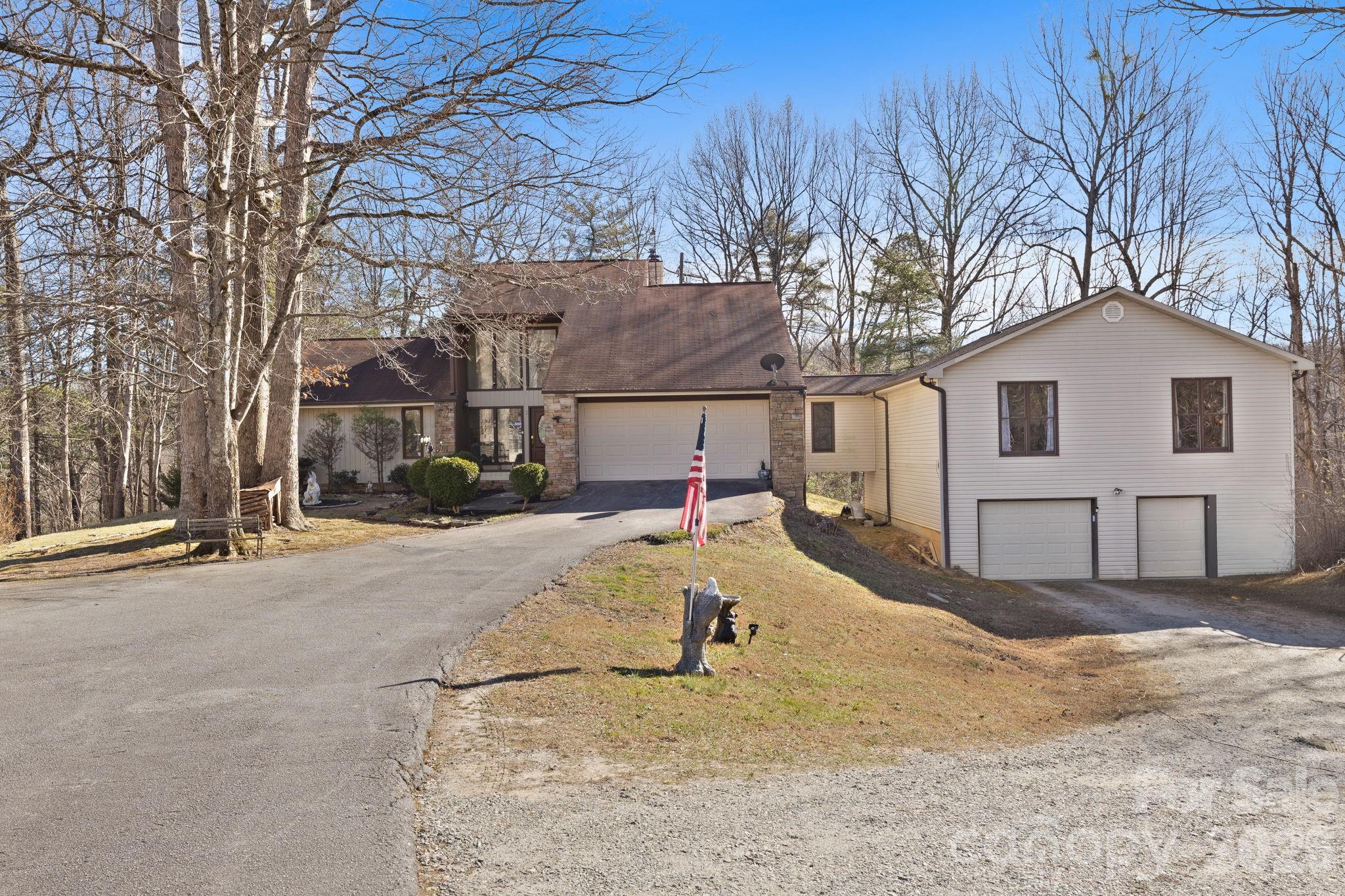 40 Country Bear Lane — Flat Rock