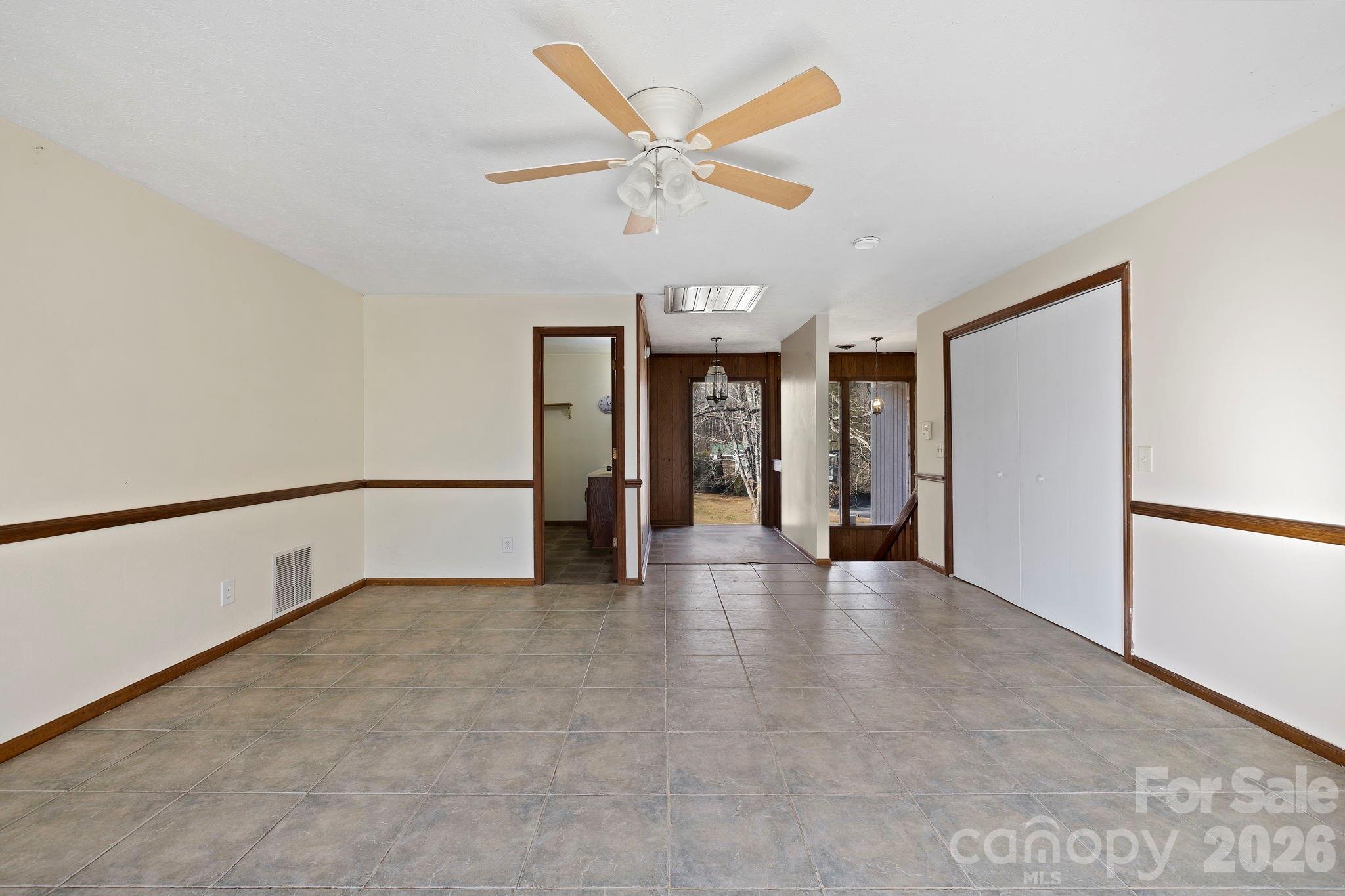 40 Country Bear Lane — Flat Rock