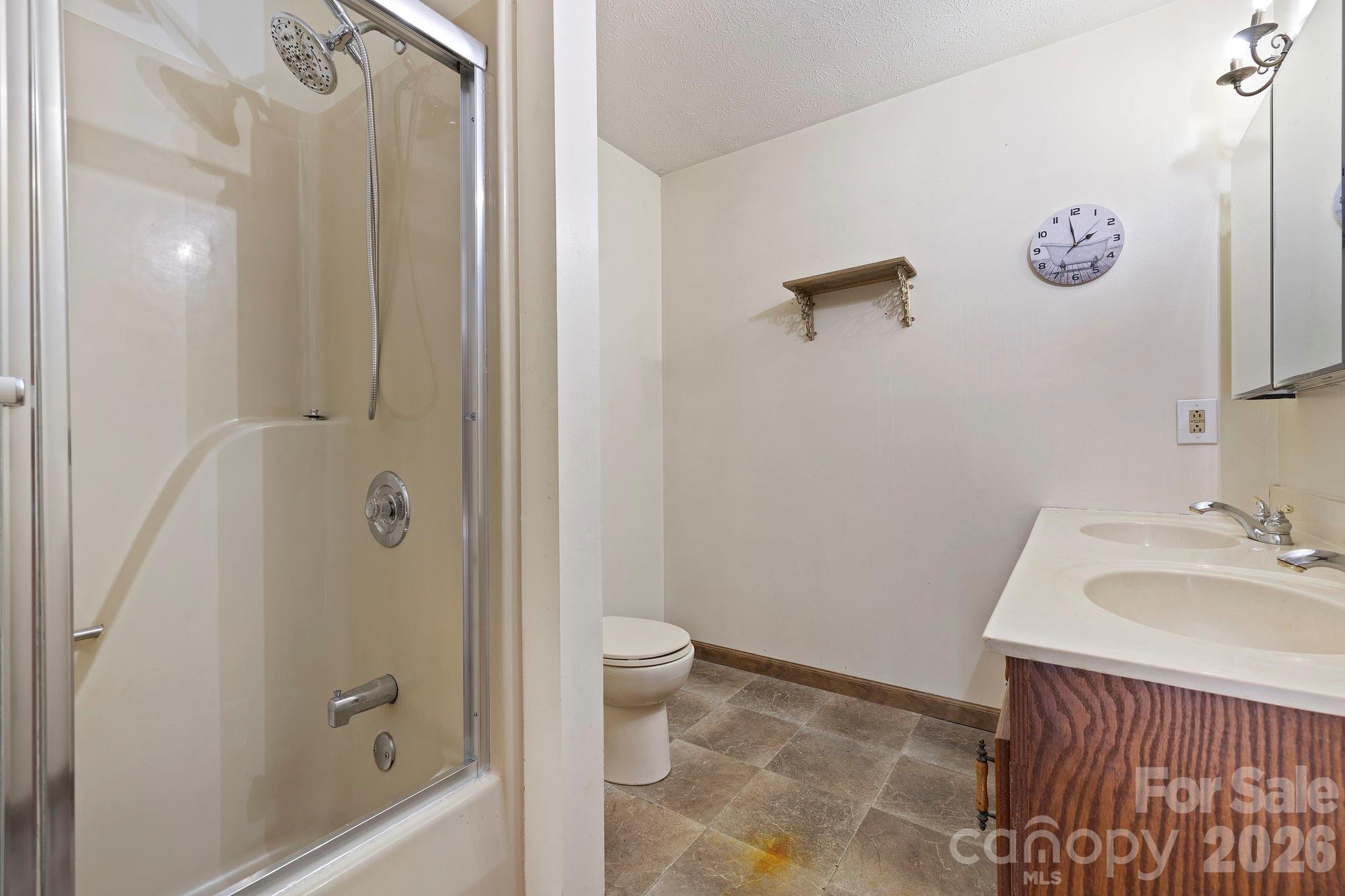 40 Country Bear Lane — Flat Rock
