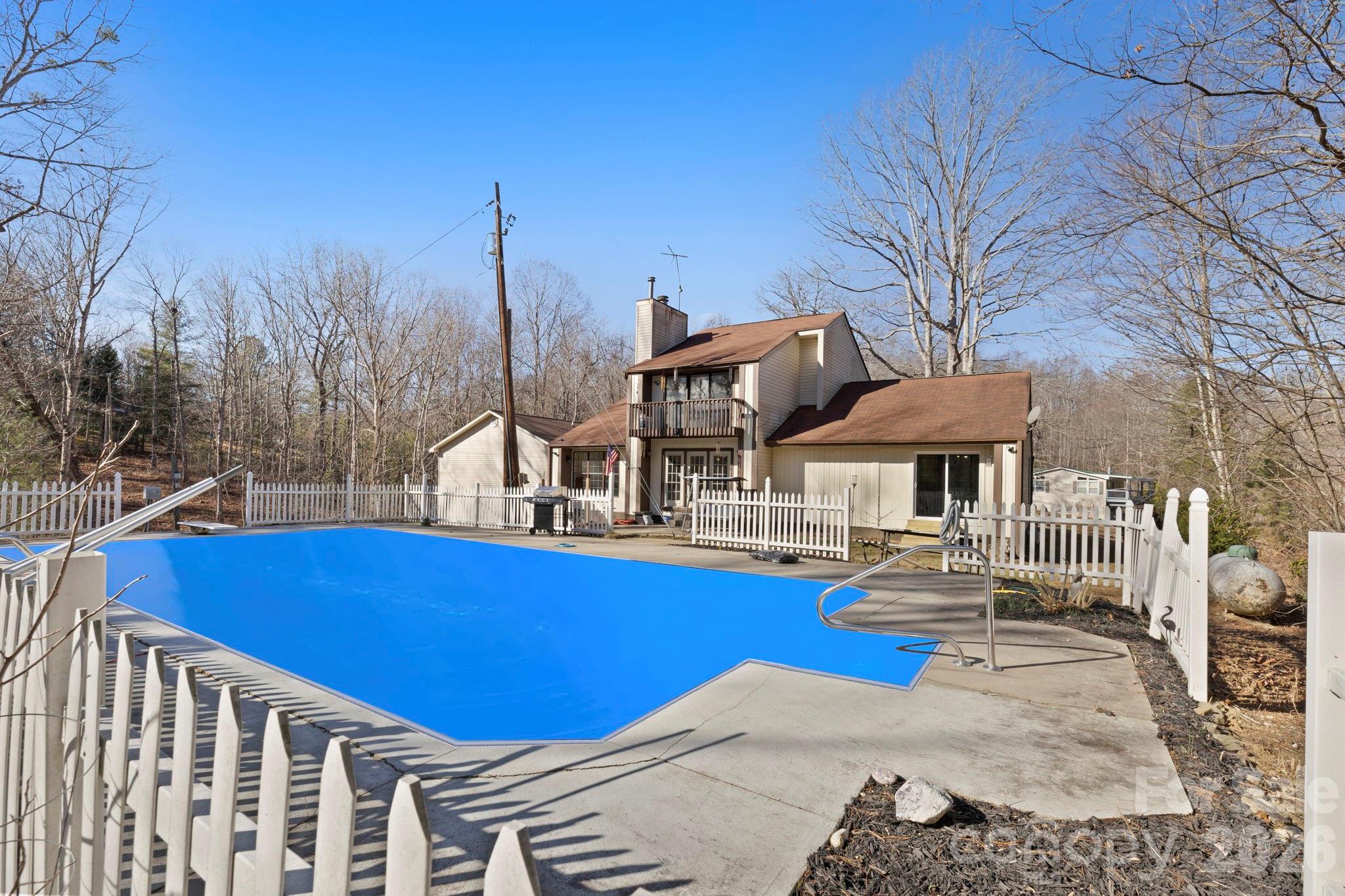 40 Country Bear Lane — Flat Rock
