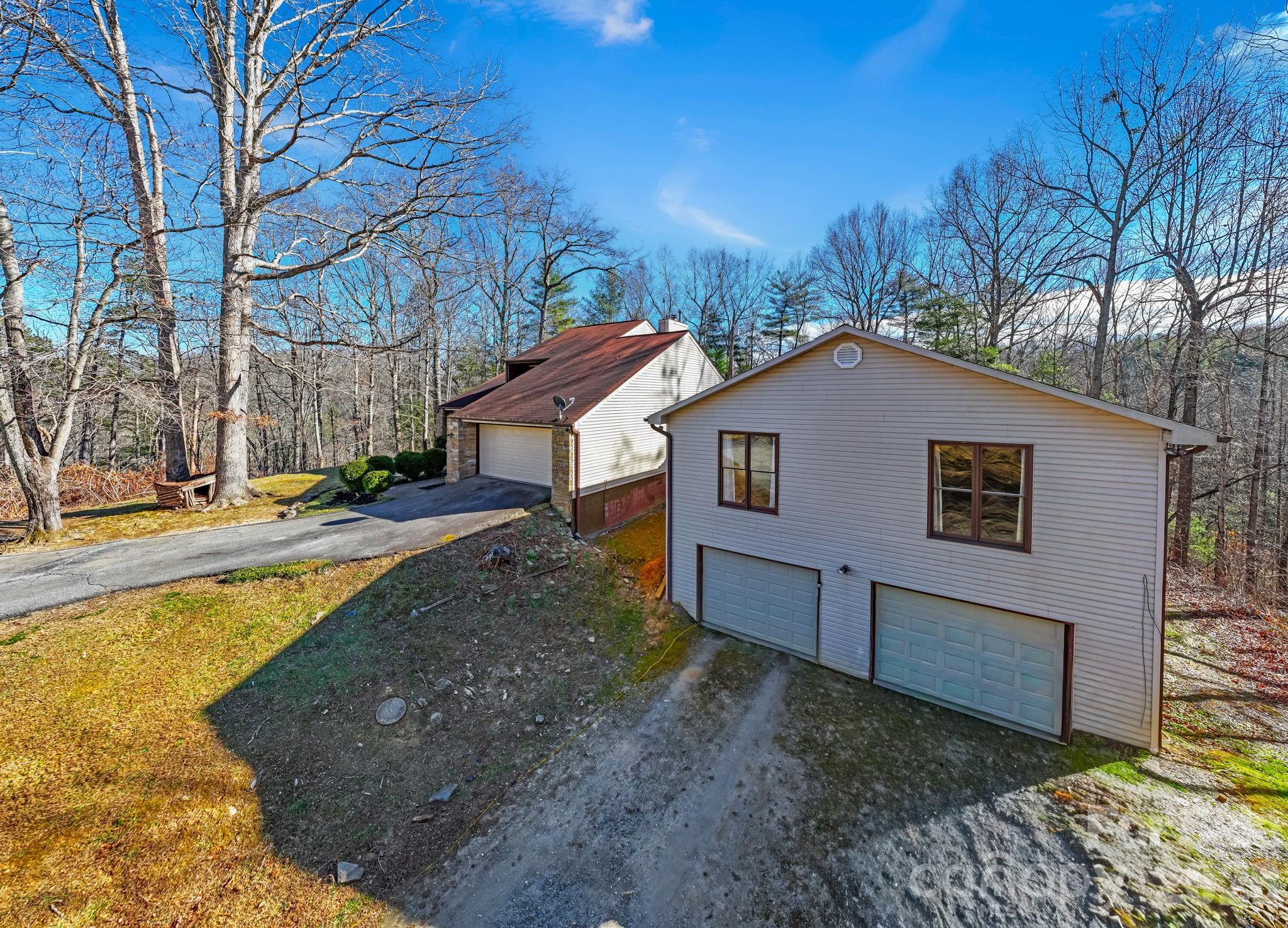 40 Country Bear Lane — Flat Rock