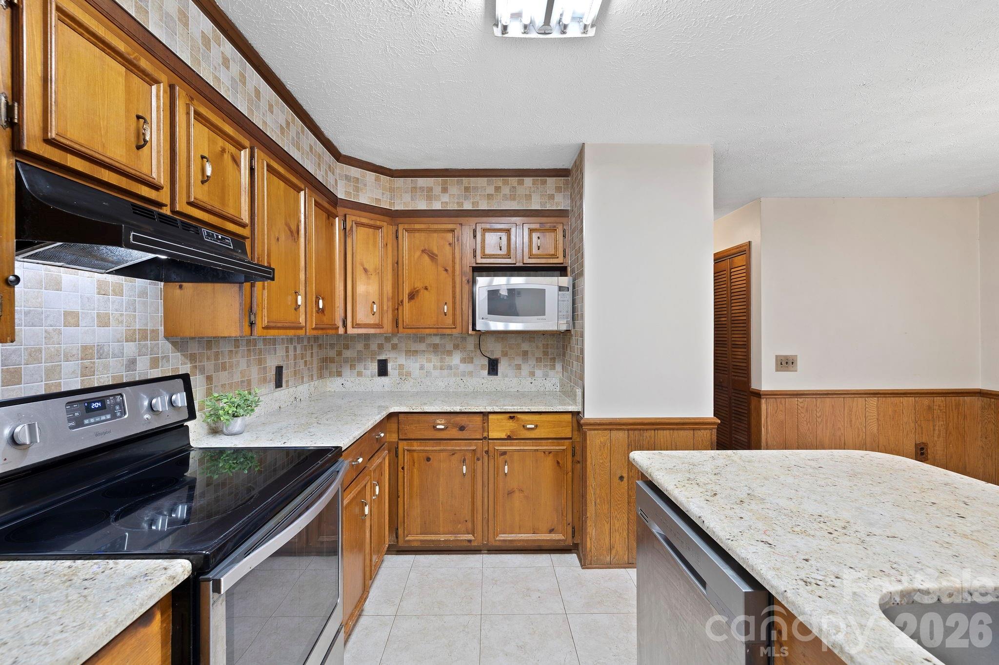40 Country Bear Lane — Flat Rock