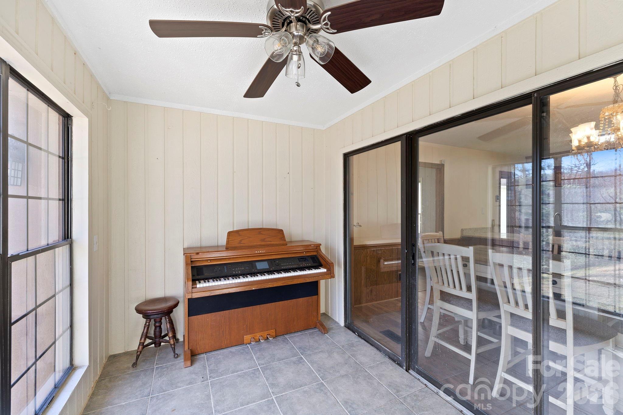 40 Country Bear Lane — Flat Rock