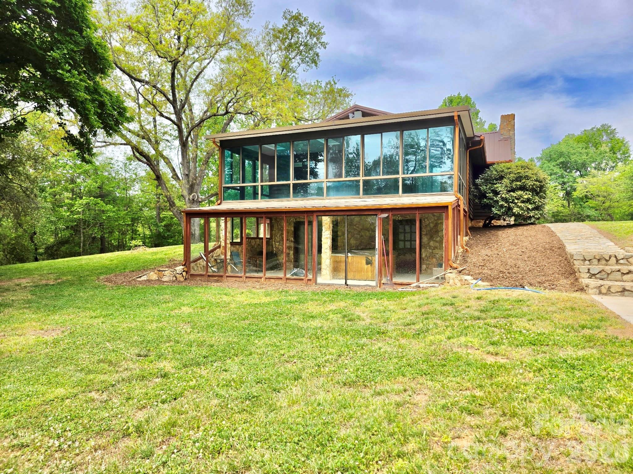 100 Steffey Lane — Taylorsville
