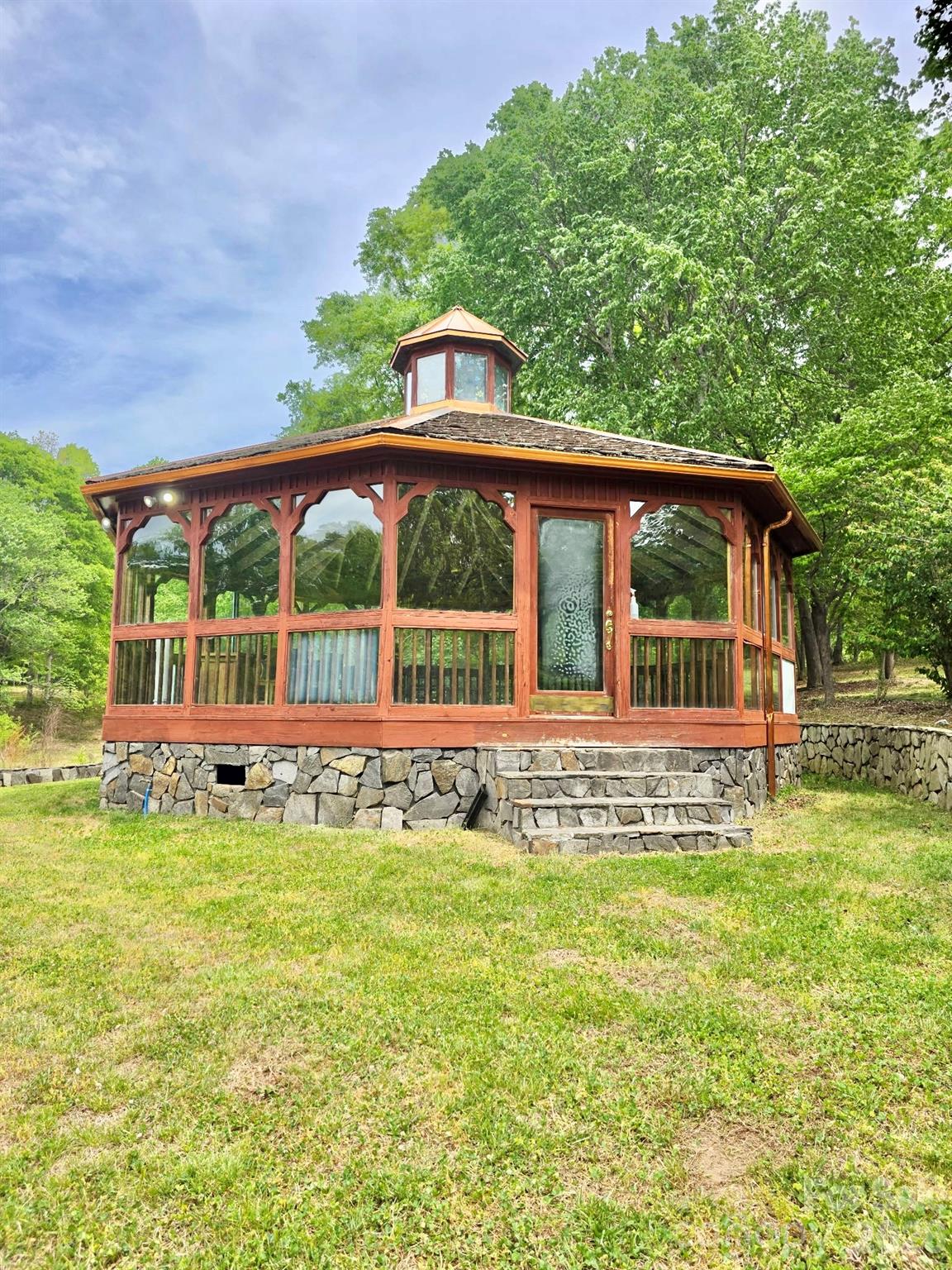 100 Steffey Lane — Taylorsville