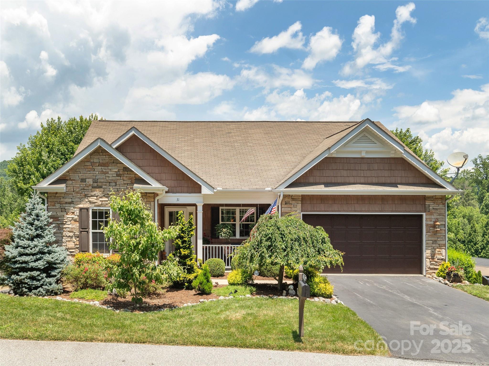 31 Headwater Drive — Hendersonville