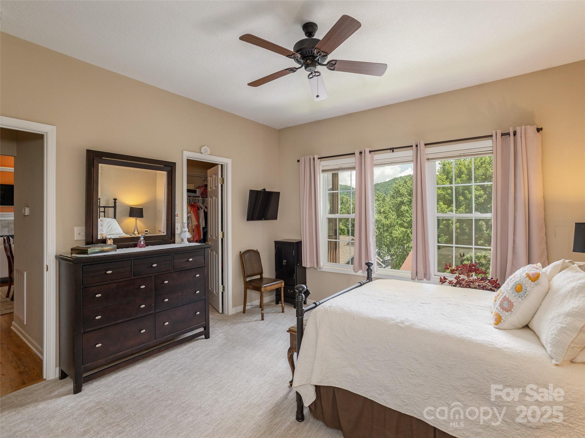 31 Headwater Drive — Hendersonville