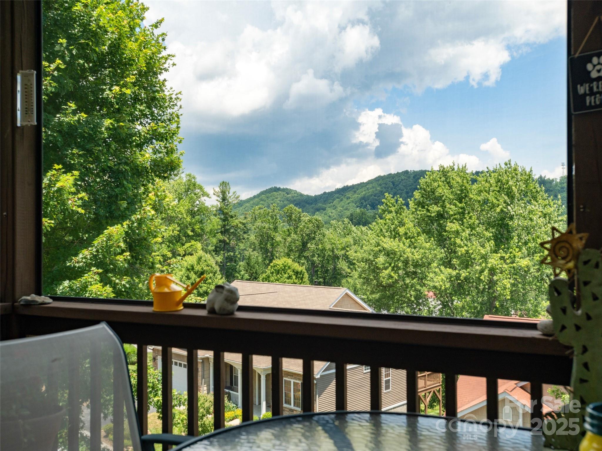 31 Headwater Drive — Hendersonville