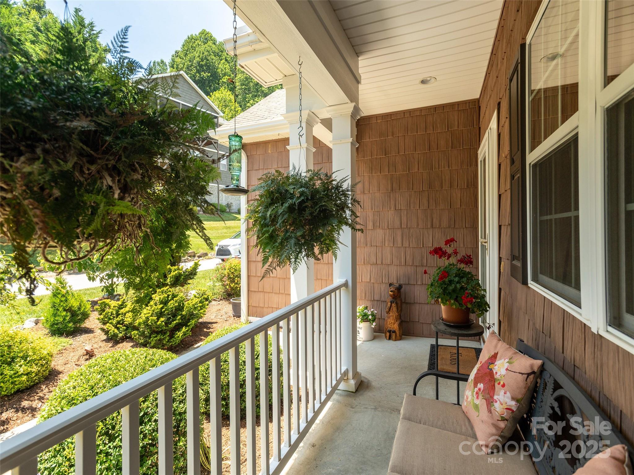 31 Headwater Drive — Hendersonville