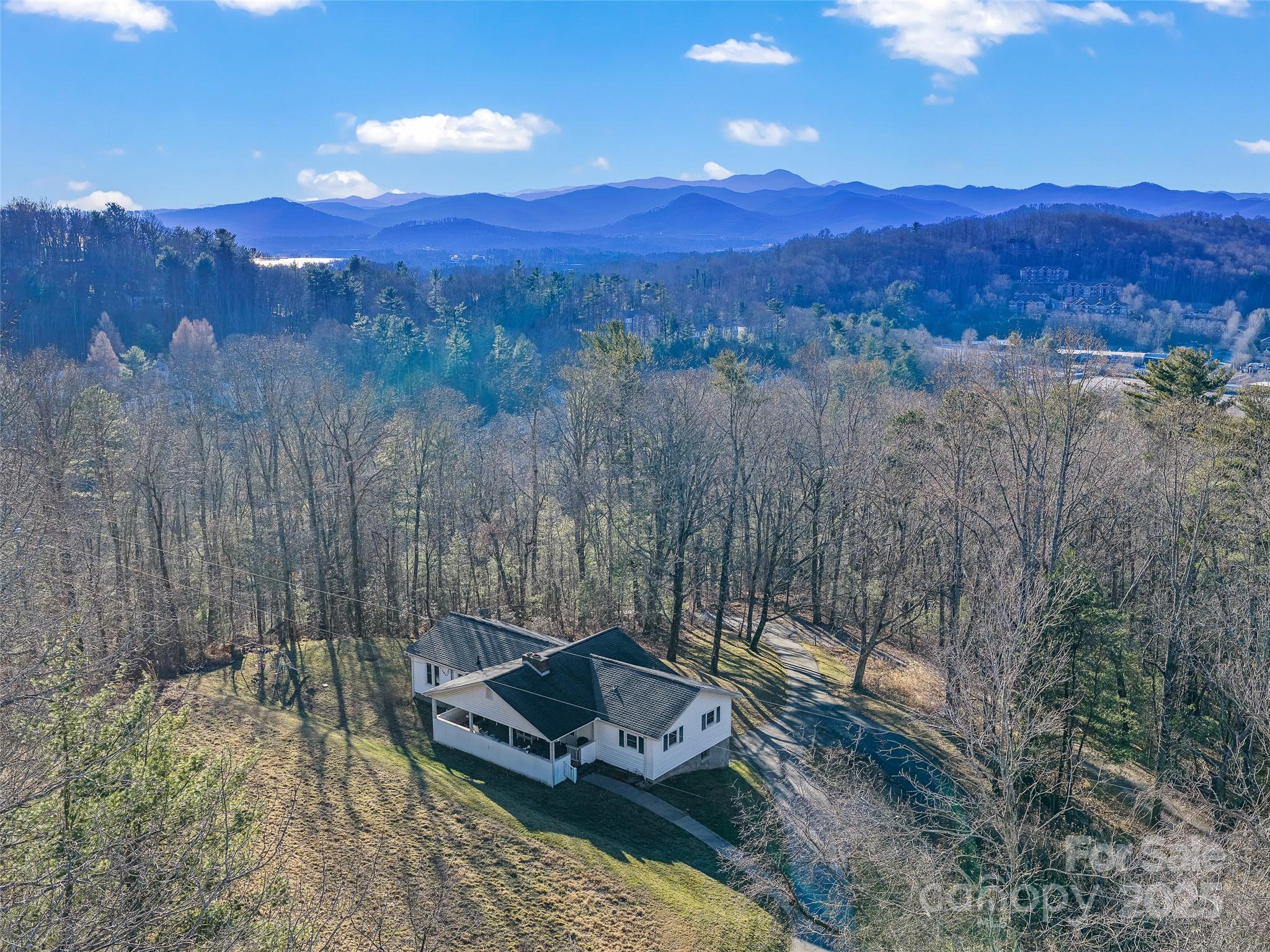 35 Smith Ridge Drive — Asheville