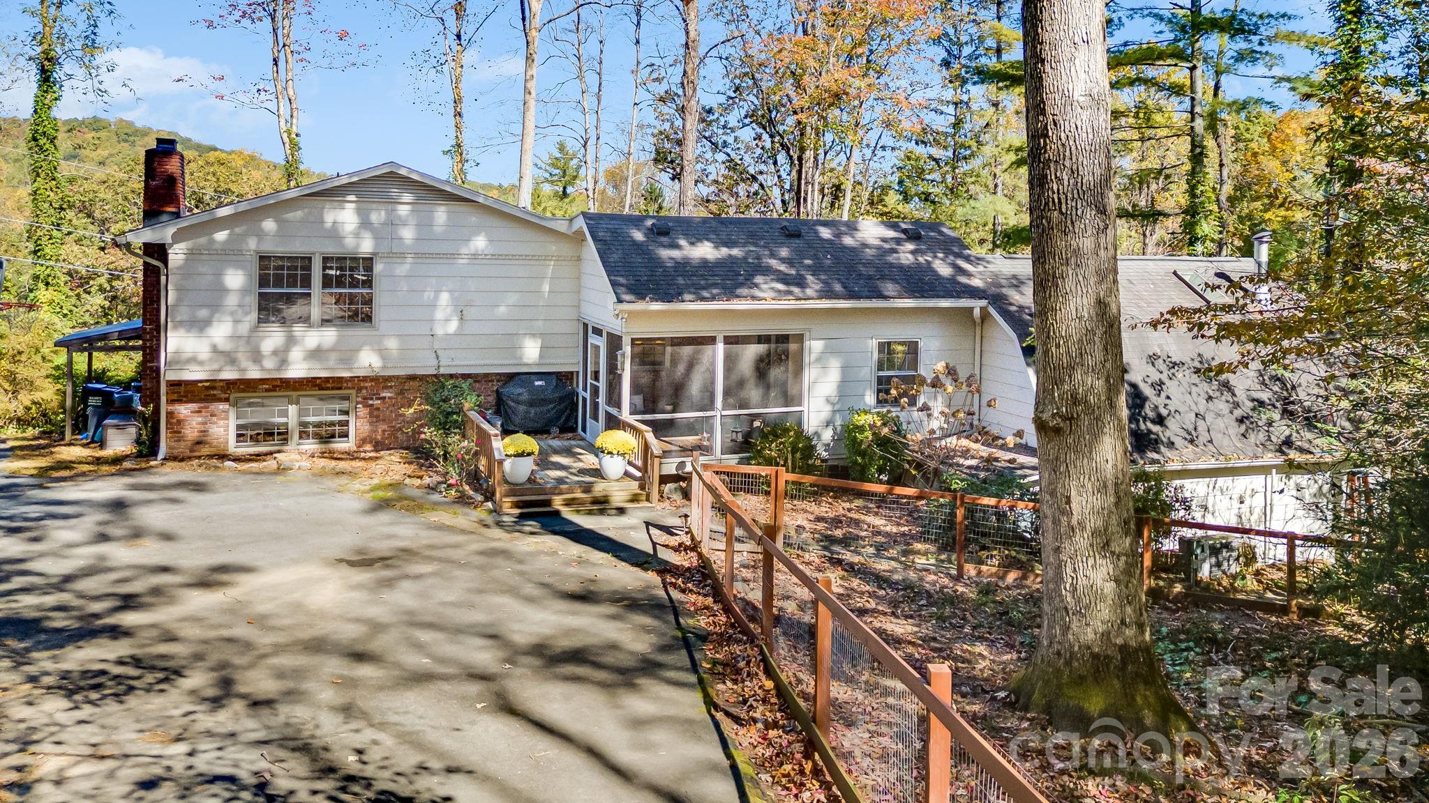 203 Davis Mountain Road — Laurel Park