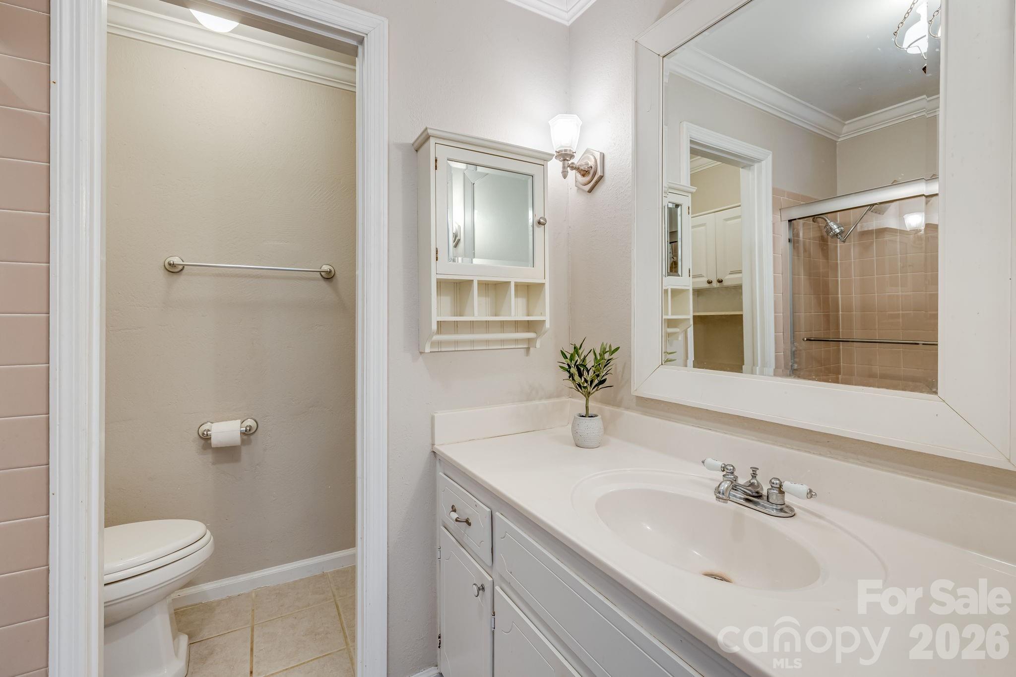 203 Davis Mountain Road — Laurel Park