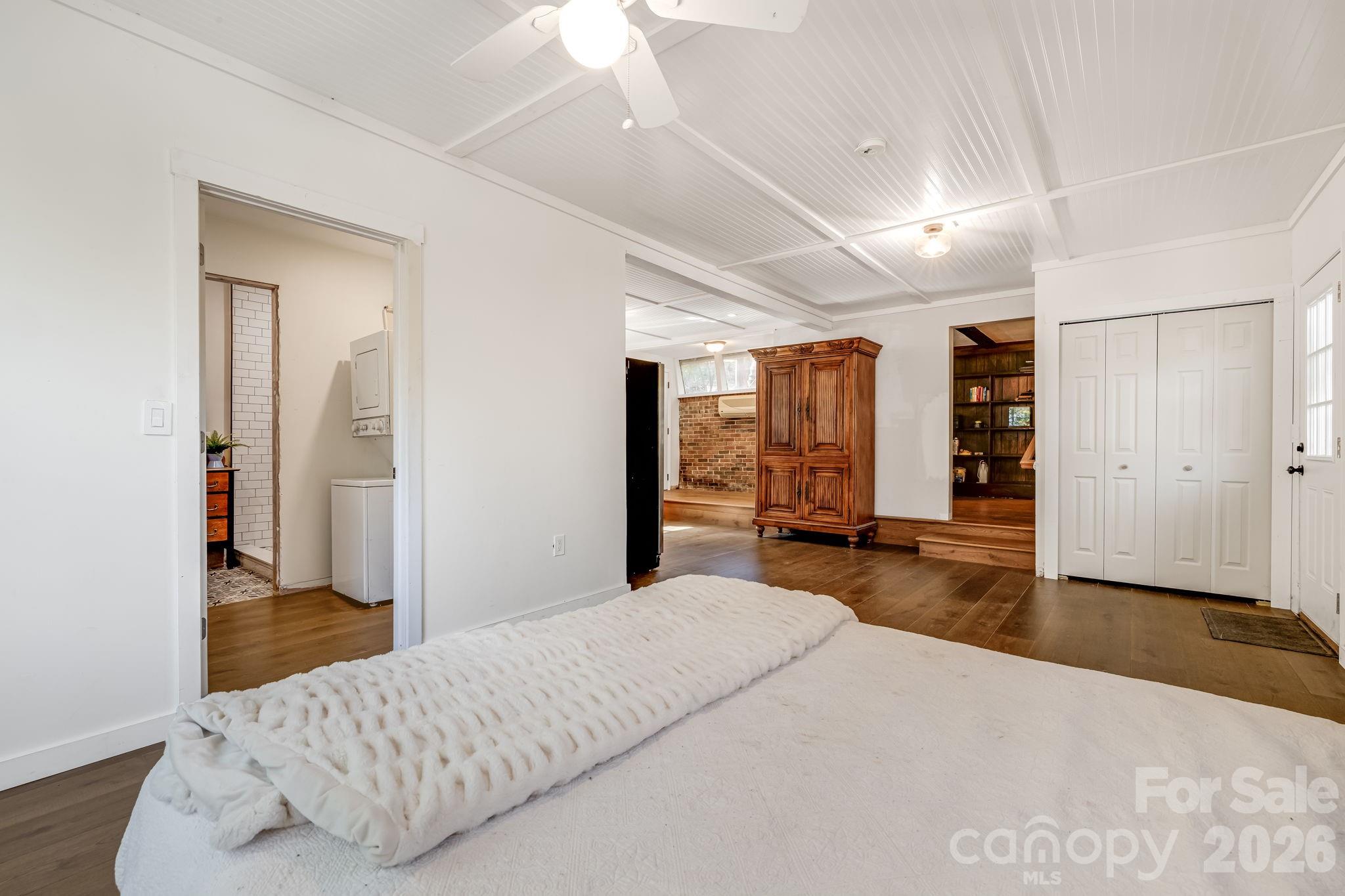 203 Davis Mountain Road — Laurel Park