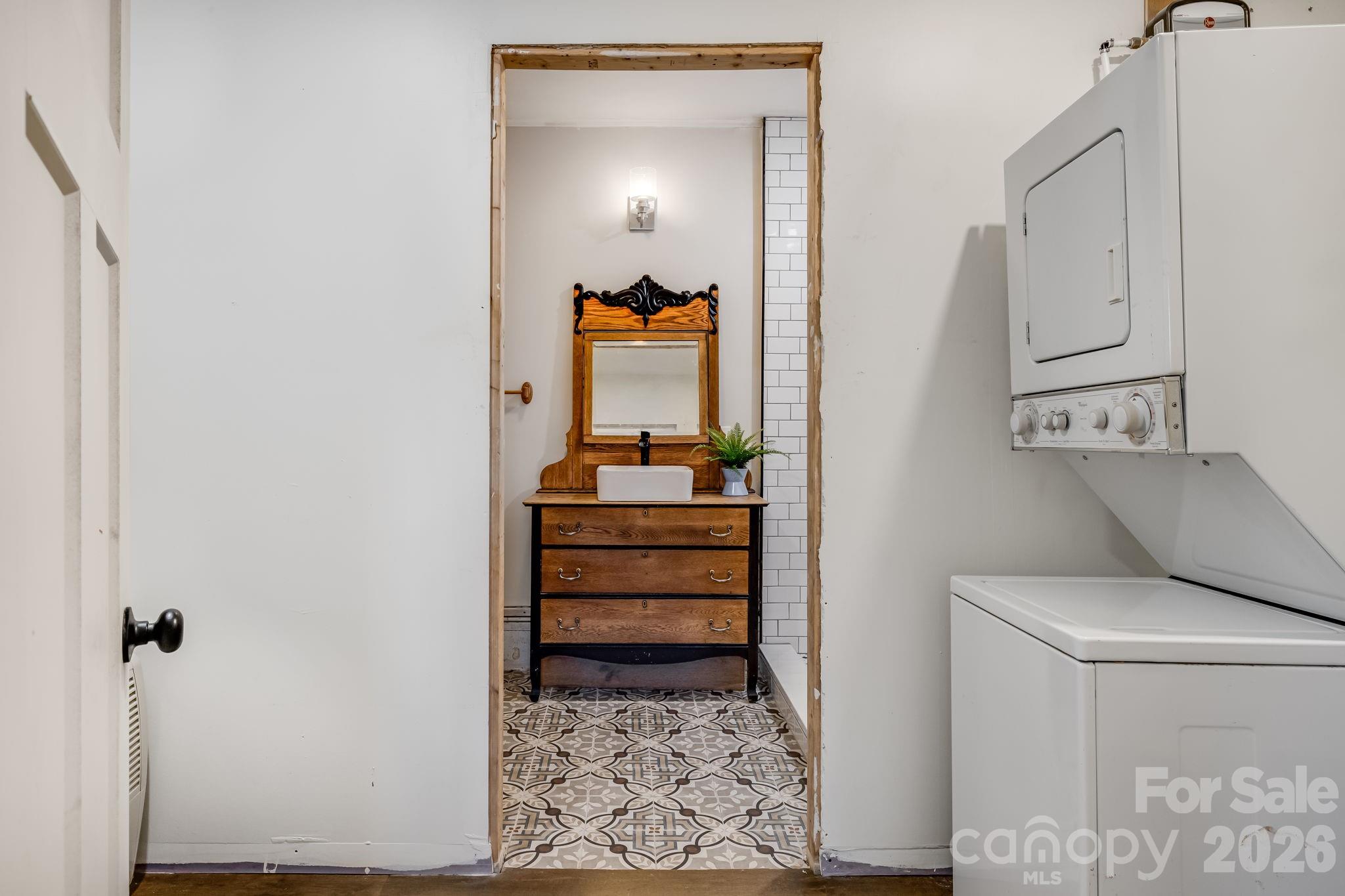 203 Davis Mountain Road — Laurel Park