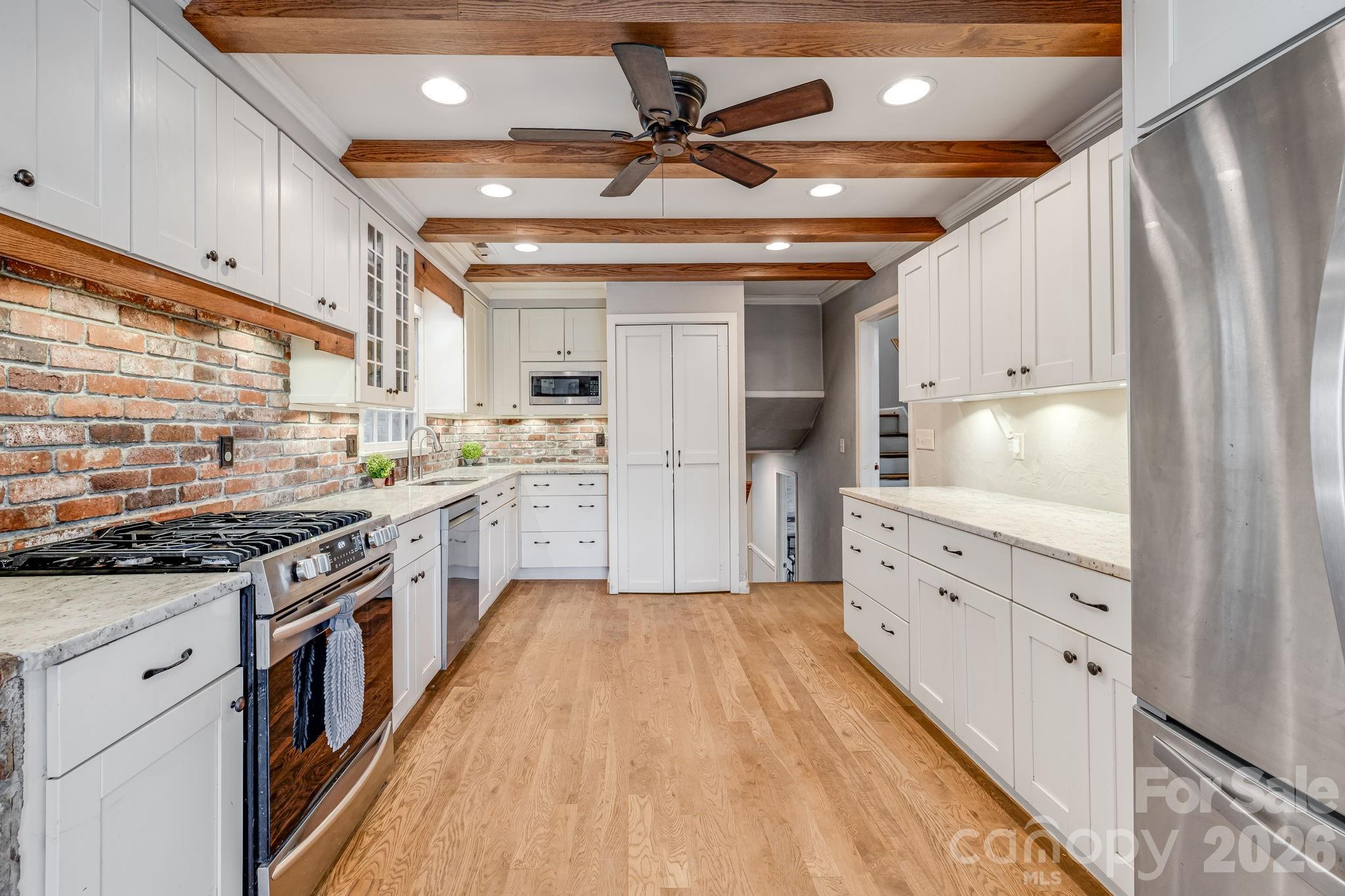 203 Davis Mountain Road — Laurel Park