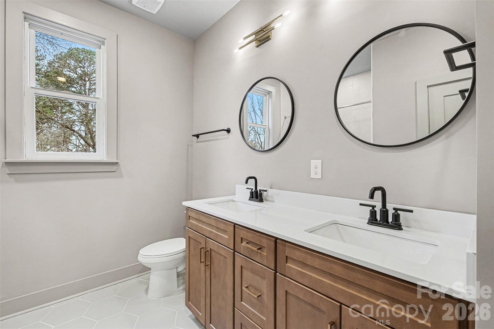2418 Crestview Drive — Charlotte
