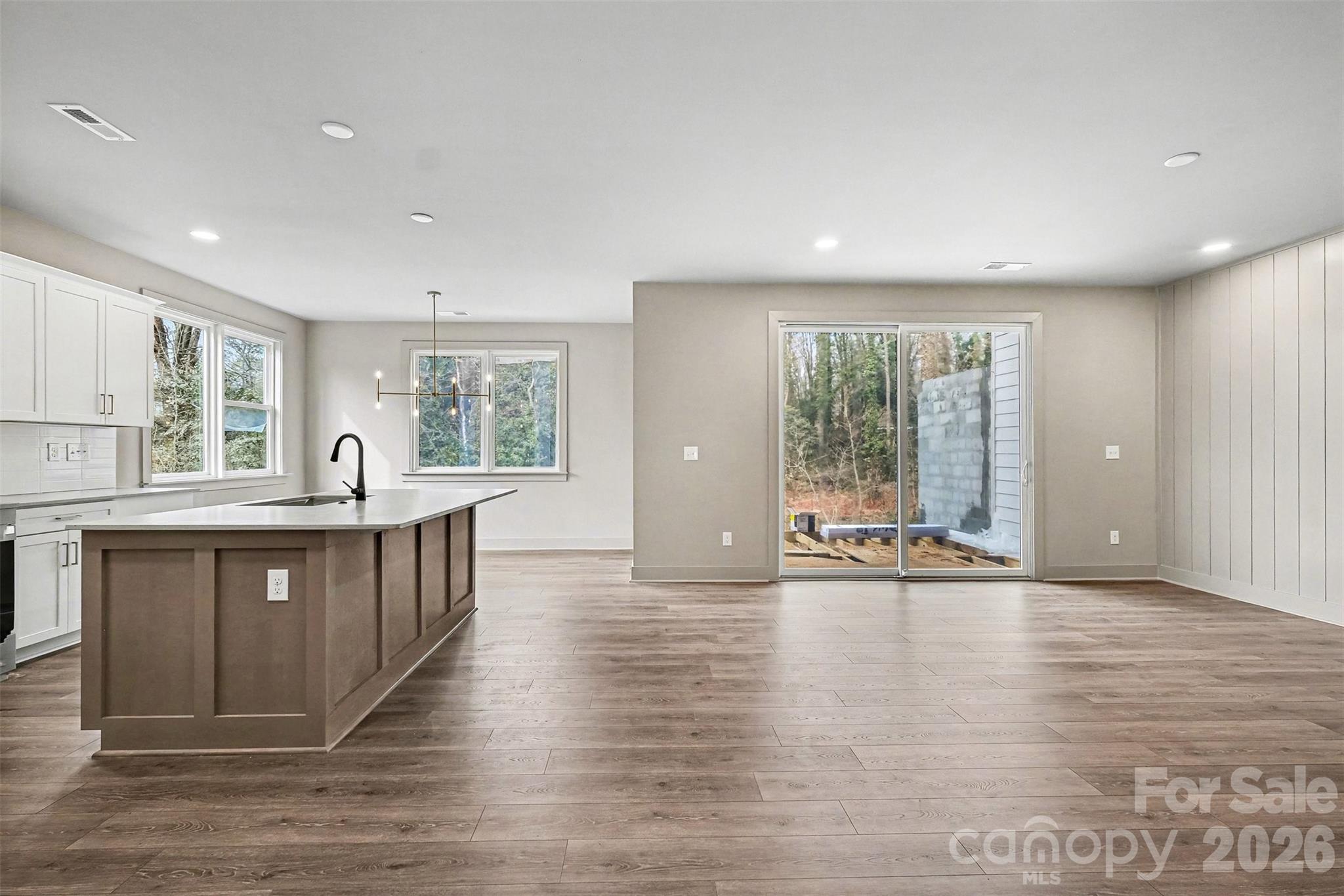 2418 Crestview Drive — Charlotte
