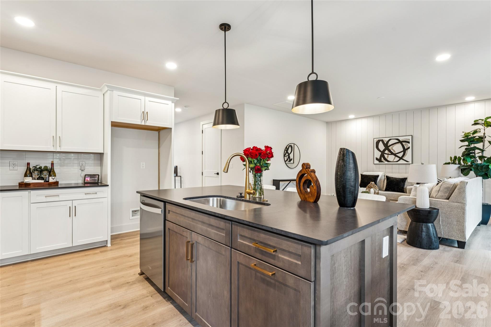 2412 Crestview Drive — Charlotte