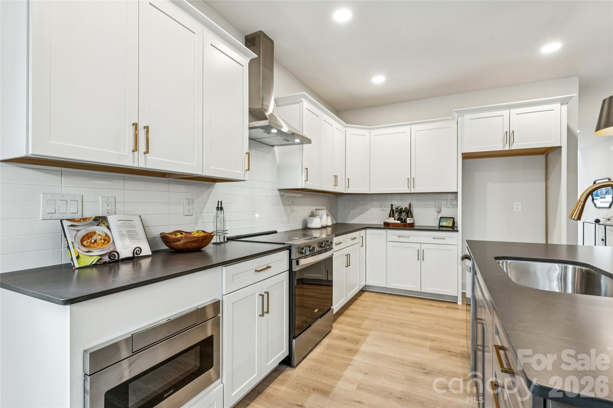 2412 Crestview Drive — Charlotte