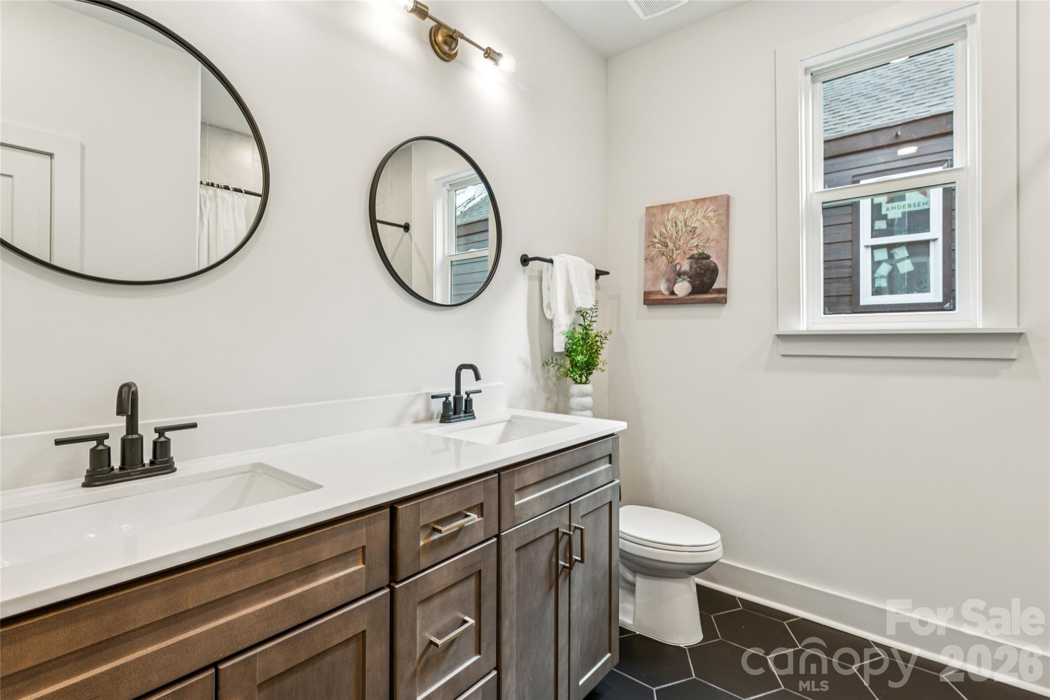 2412 Crestview Drive — Charlotte