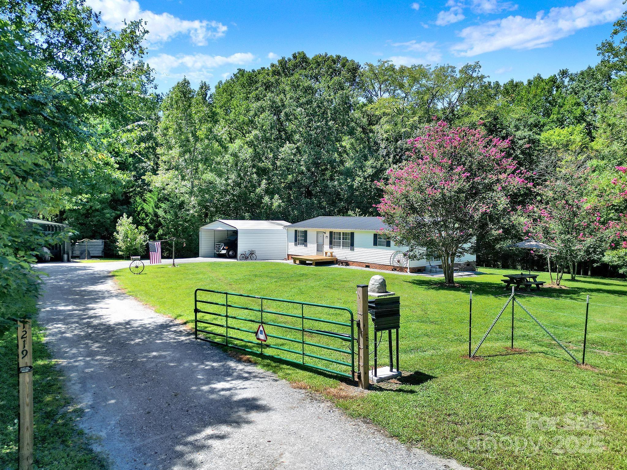 1219 Neely Smith Lane — Gastonia